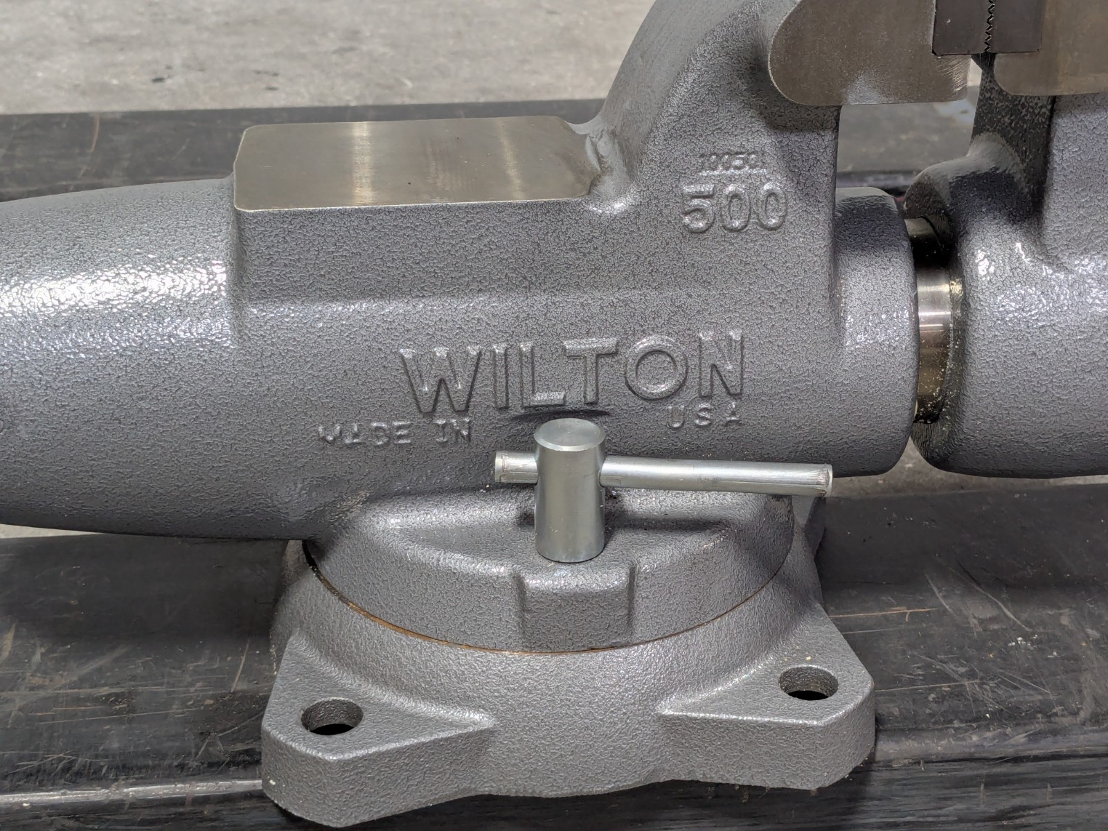 Wilton Round Channel Machinist Vise w/ Swivel Base 5" Jaw Width 8" Opening 28832