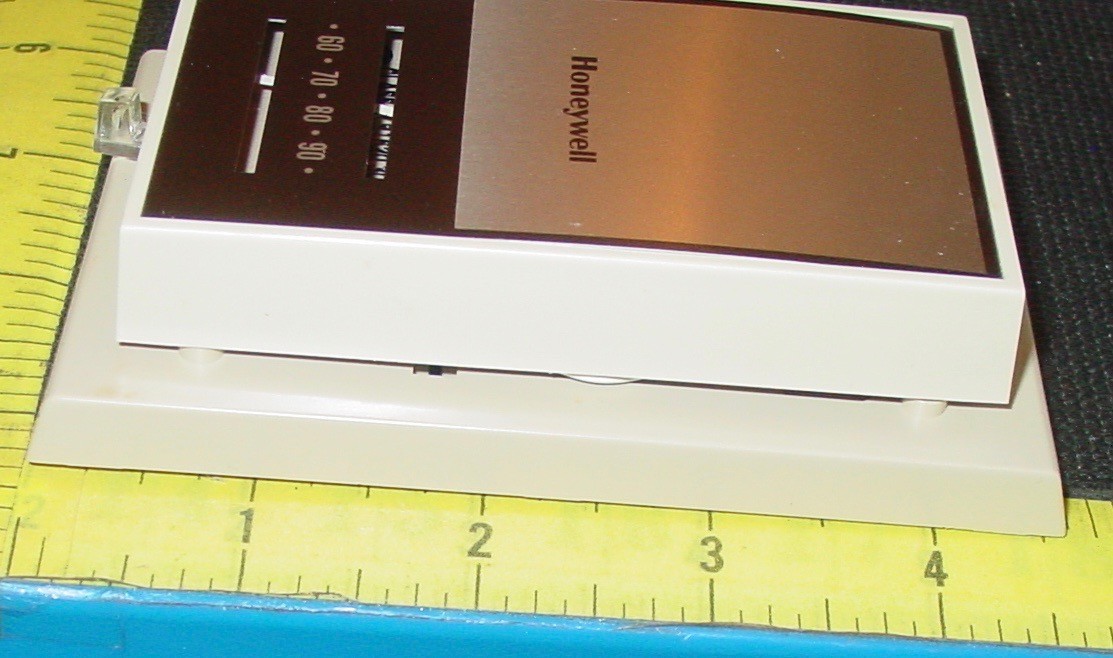 Vintage Honeywell T822D2030 Thermostat 24V Control Heating MCM Art Deco USA NOS