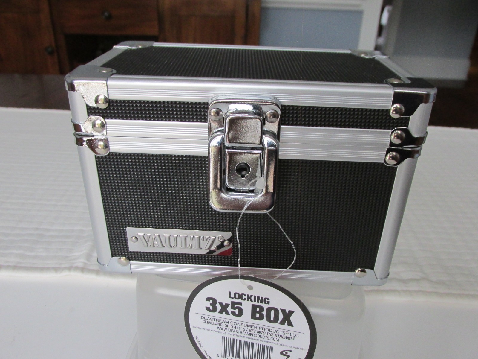 VAULTZ "Lock It Up" 3X5 LOCKING BOX (new with tags)