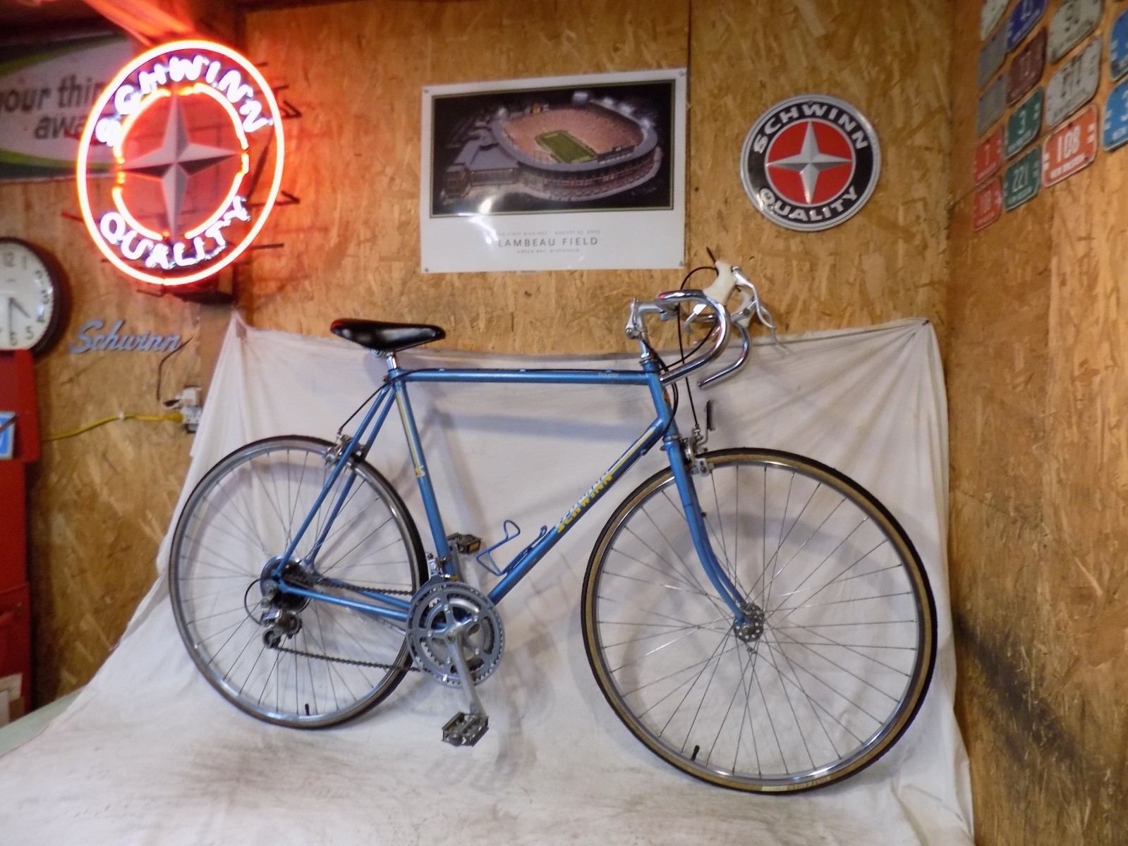 1980s SCHWINN TRAVELER MENS 10-SPEED ROAD BIKE WORLD SPORT SUPER VOYAGEUR LETOUR