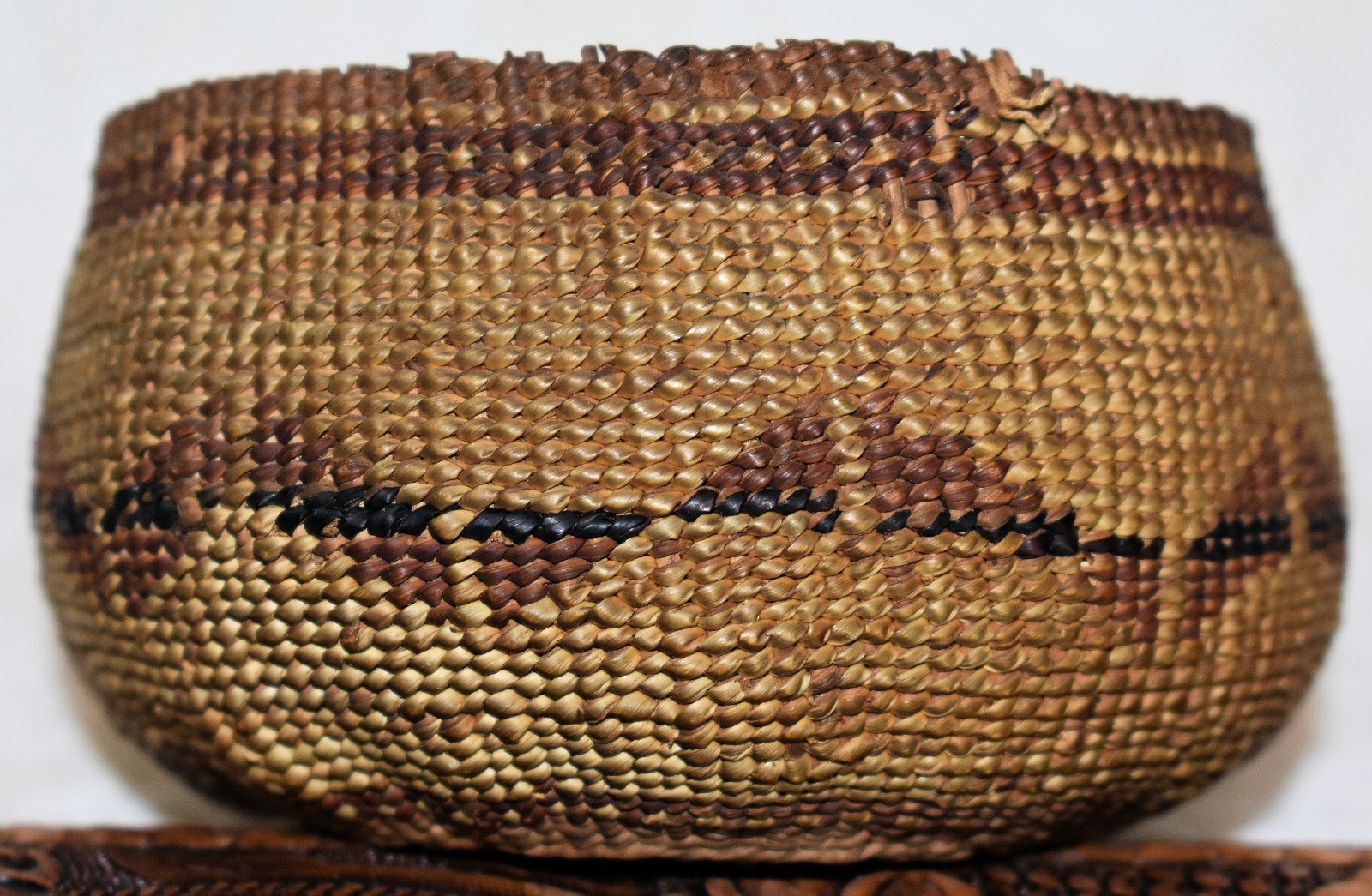 108I LOVELY ca1920'S FINE IMBRECIATED HUPA WOVEN BASKET 4.5 X 2.5" N. CALIFORNIA