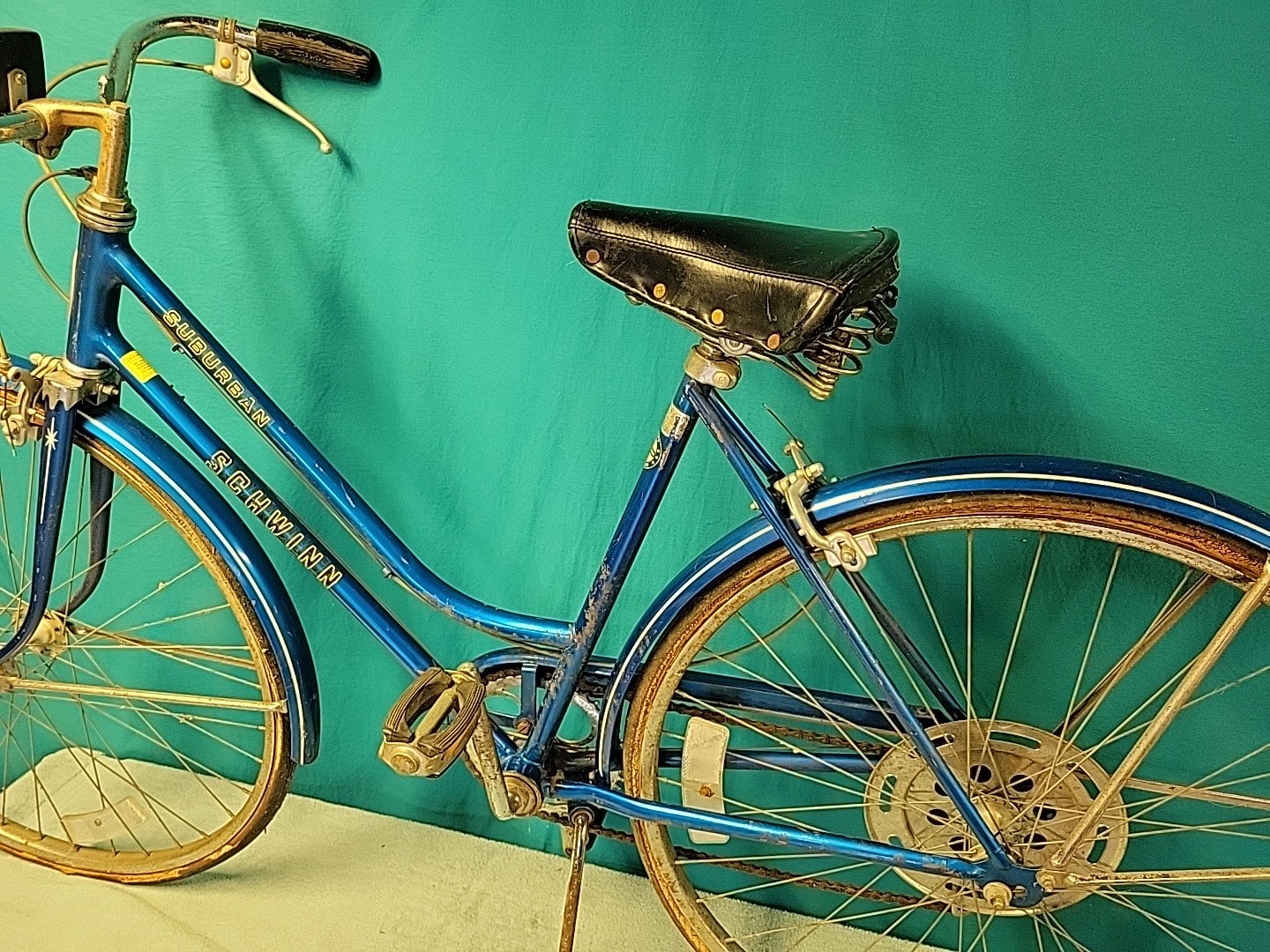 April 1977 Schwinn Suburban Complete Bicycle. Bike Rolls Smooth. Tires Dry Rot