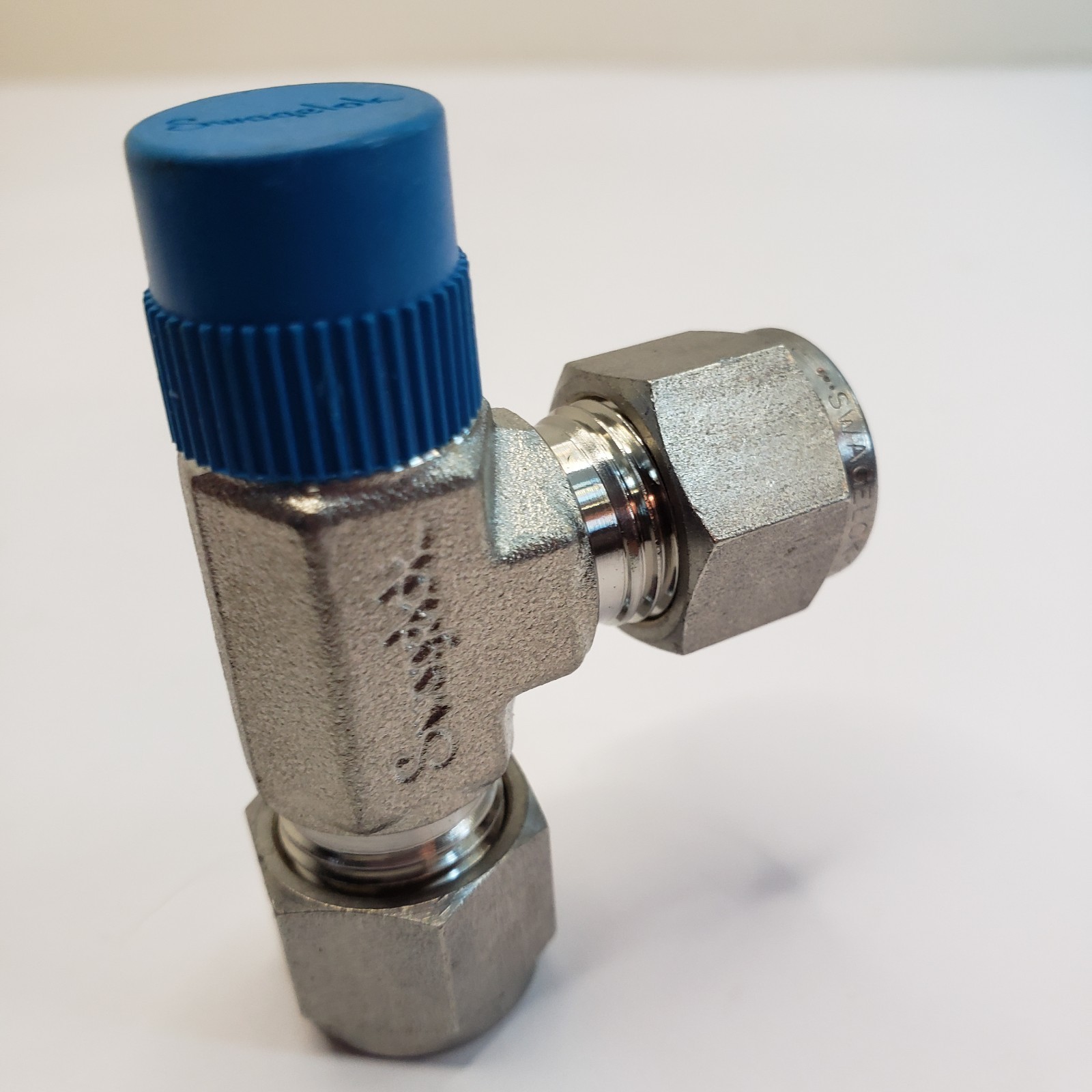 1 Swagelok Stainless Steel Male Run 3/8" Tube x 3/8" Male NPT SS-600-3-6TMT