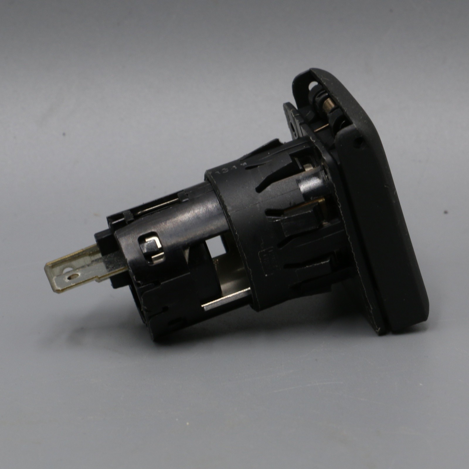 OEM Center Console Power Outlet Socket Assy For 2014-2024 Honda Acura US