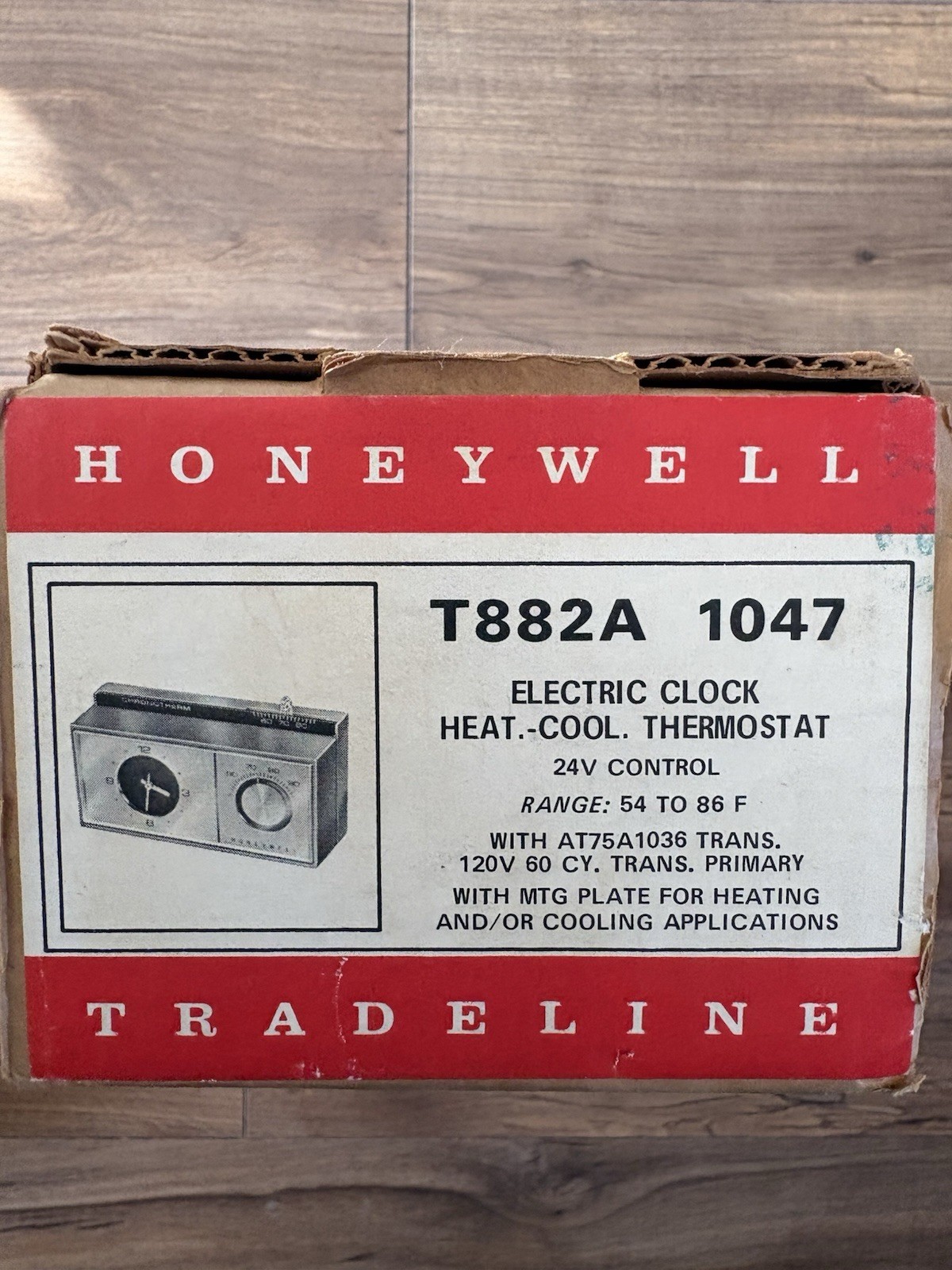 Honeywell Electric Clock Thermostat Heat/AC T882A Vintage 60s 70s New Old Stock