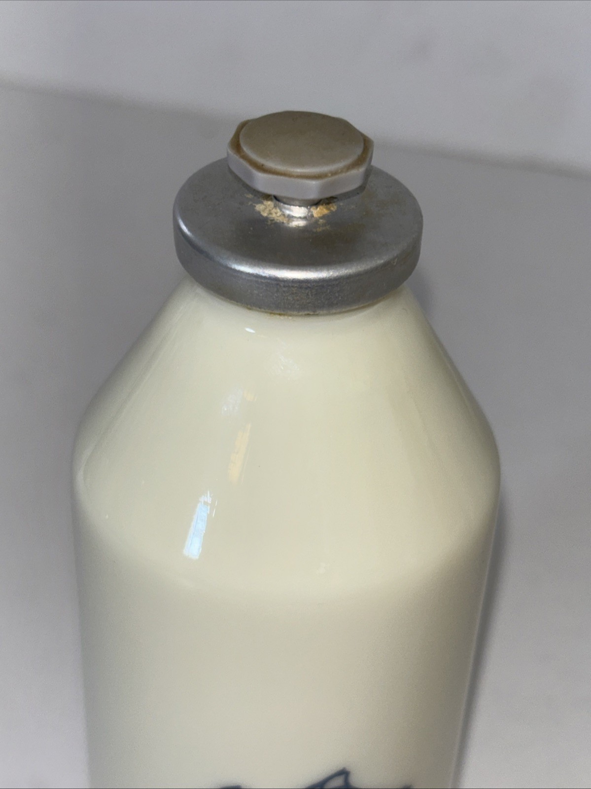 Vintage OLD SPICE Shulton After Shave Talcum Powder 3 OZ Milk Glass Bottle Full