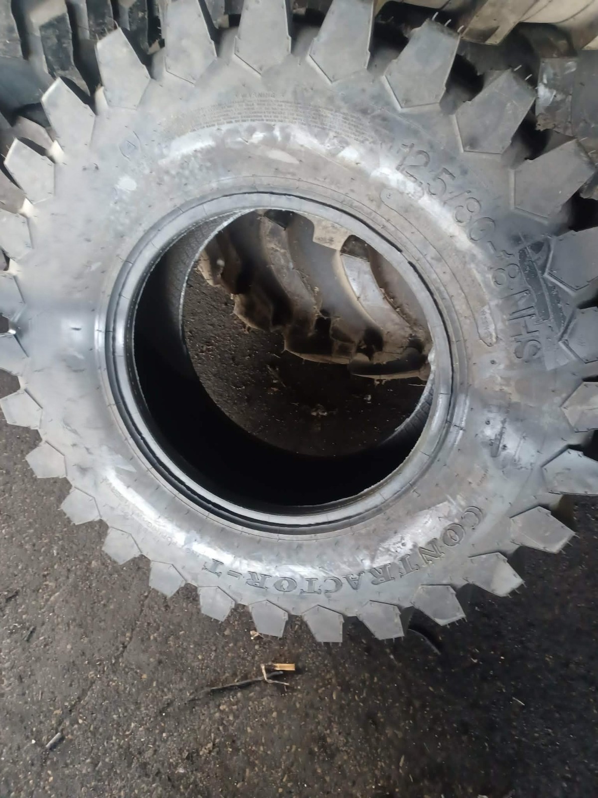 12.5/80-18 TIRE R-4 INDUSTRIAL 6PLY NEW COSMETIC BLEM 1258018 12.5 80 18