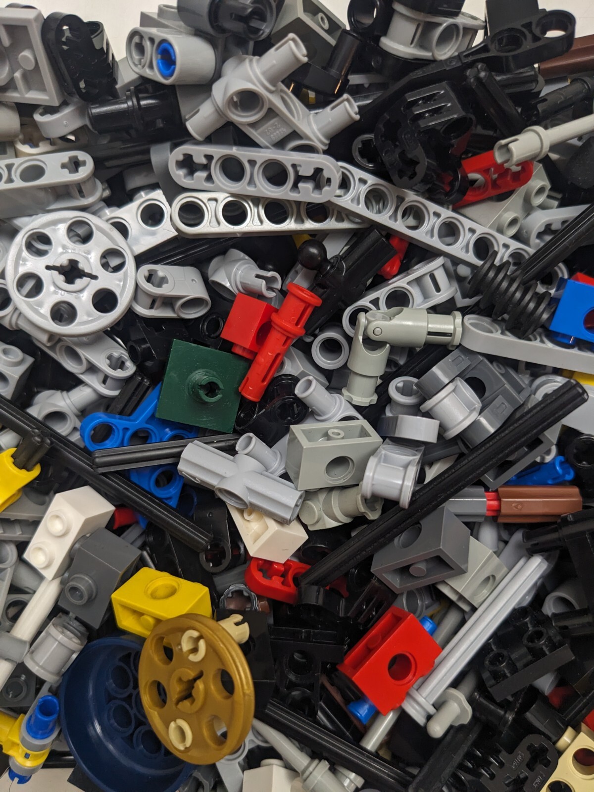 300-Piece LEGO Technic Mix – Pins, Axles, Connectors, Gears for Building & GBC