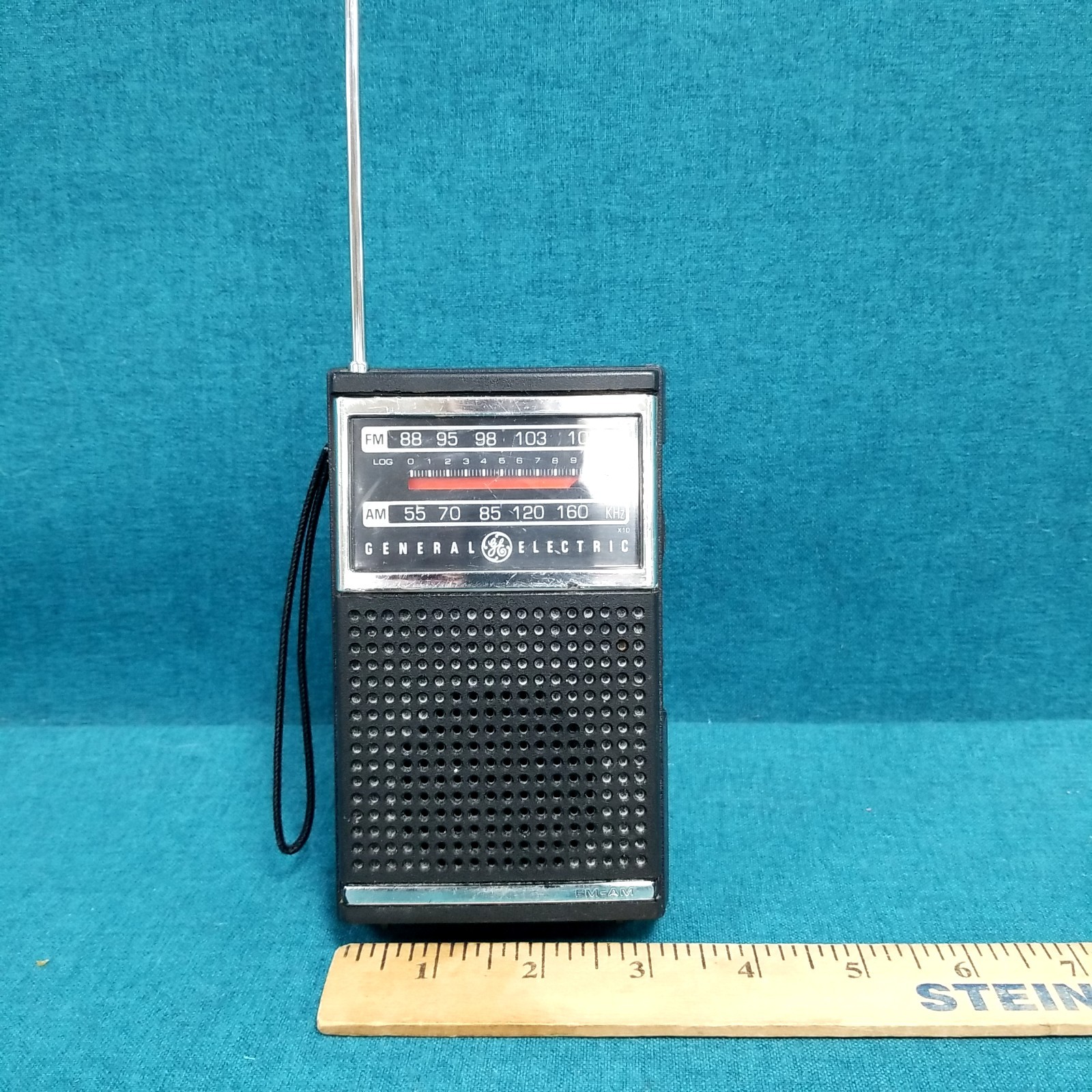 VTG General Electric AM/FM Portable Radio 7-2500A Works w/ Loose Battery Connect