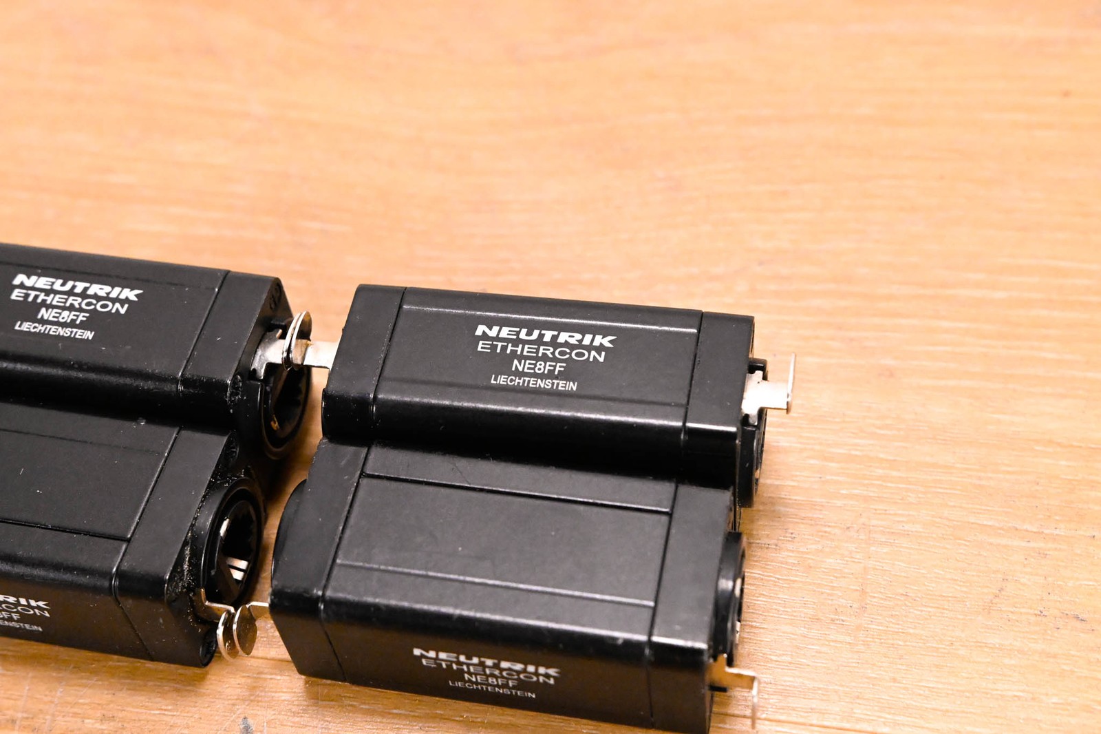 Neutrik NE8FF etherCON RJ45 Feedthrough Coupler Adapter (Pack of 4) CG01XVQ