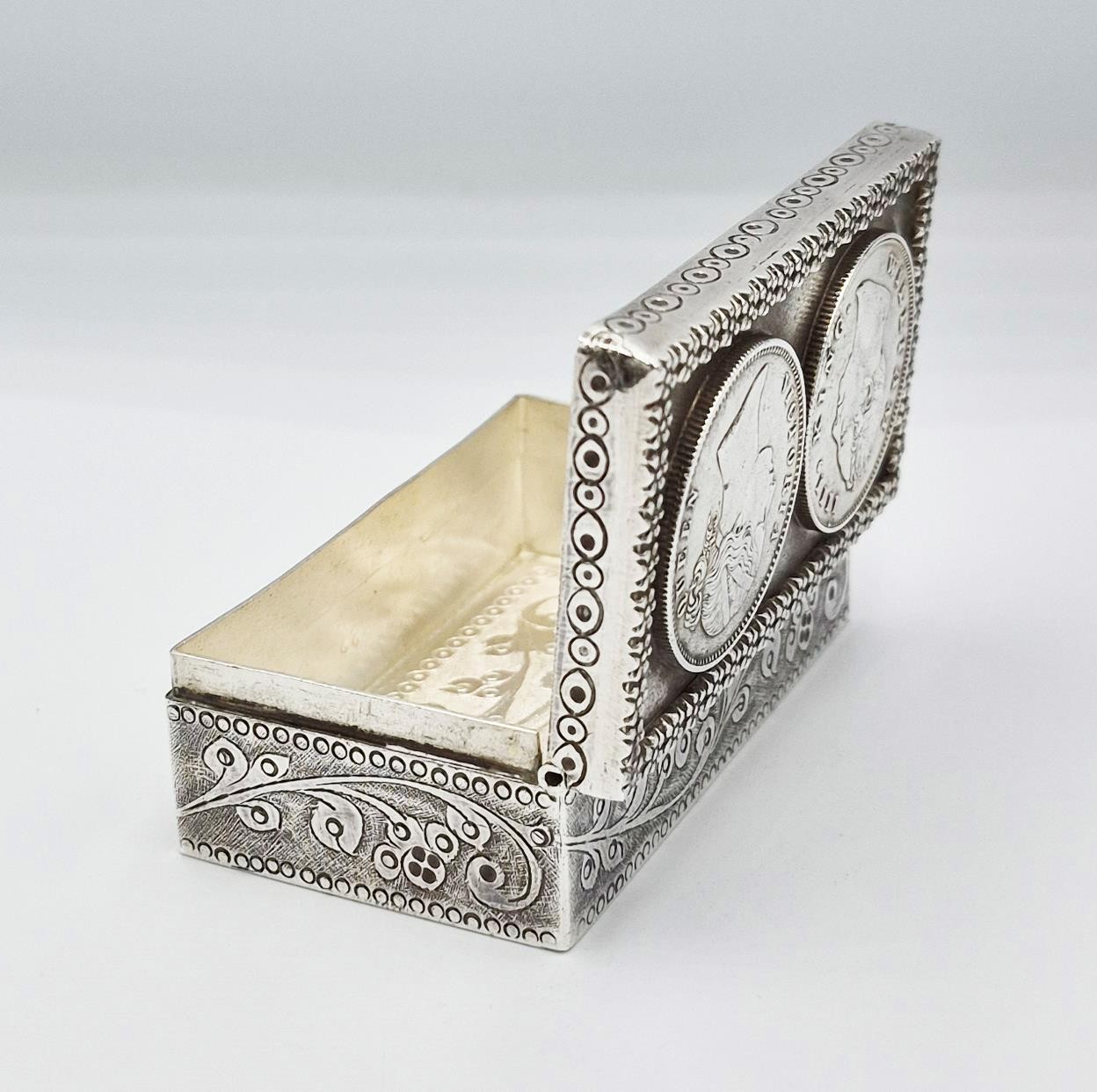 FINE EAST INDIA COMPANY SOLID SILVER WILLIAM IV & VICTORIA RUPEE SNUFF BOX c1840