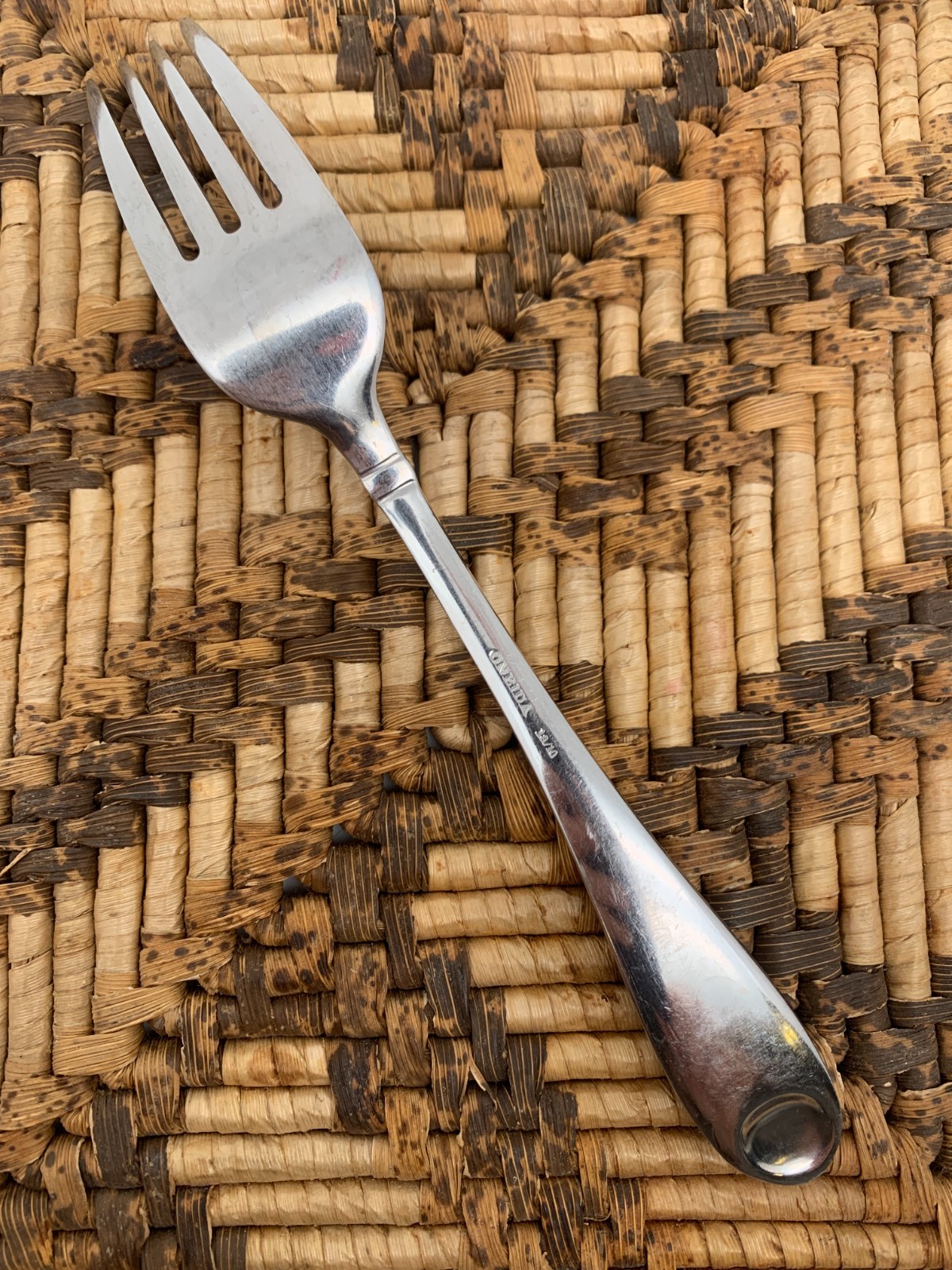 ONEIDA Stainless 18/10 SATIN GARNET Flatware *YOU CHOOSE PIECE* Frosty Center