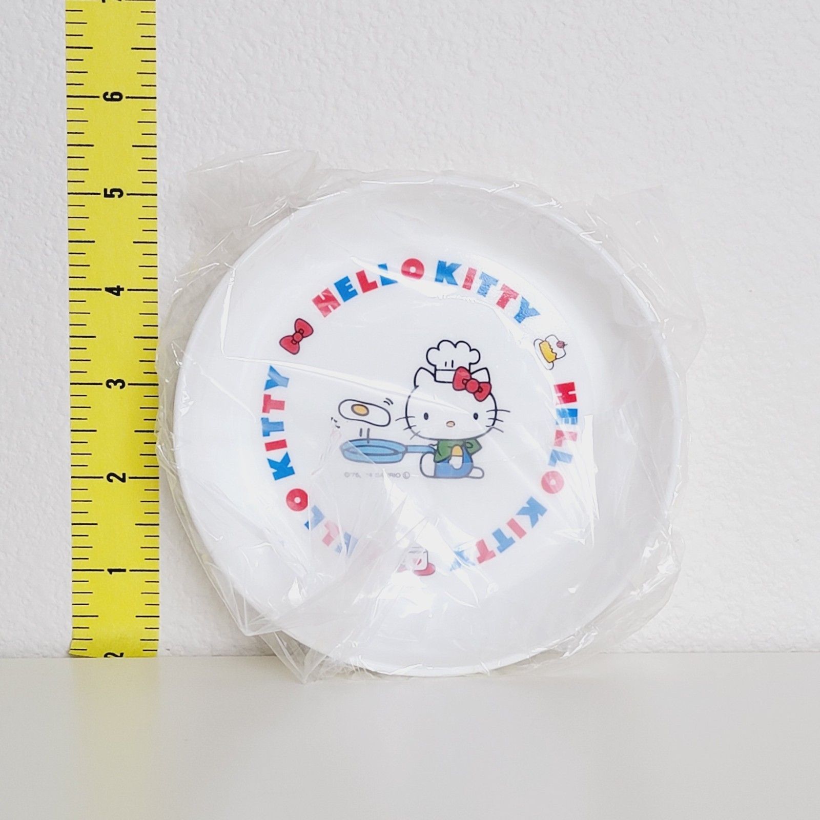 Sanrio Hello Kitty Dinnerware Kids Toddler Set of 4 Mug Cup Bowl Plate White