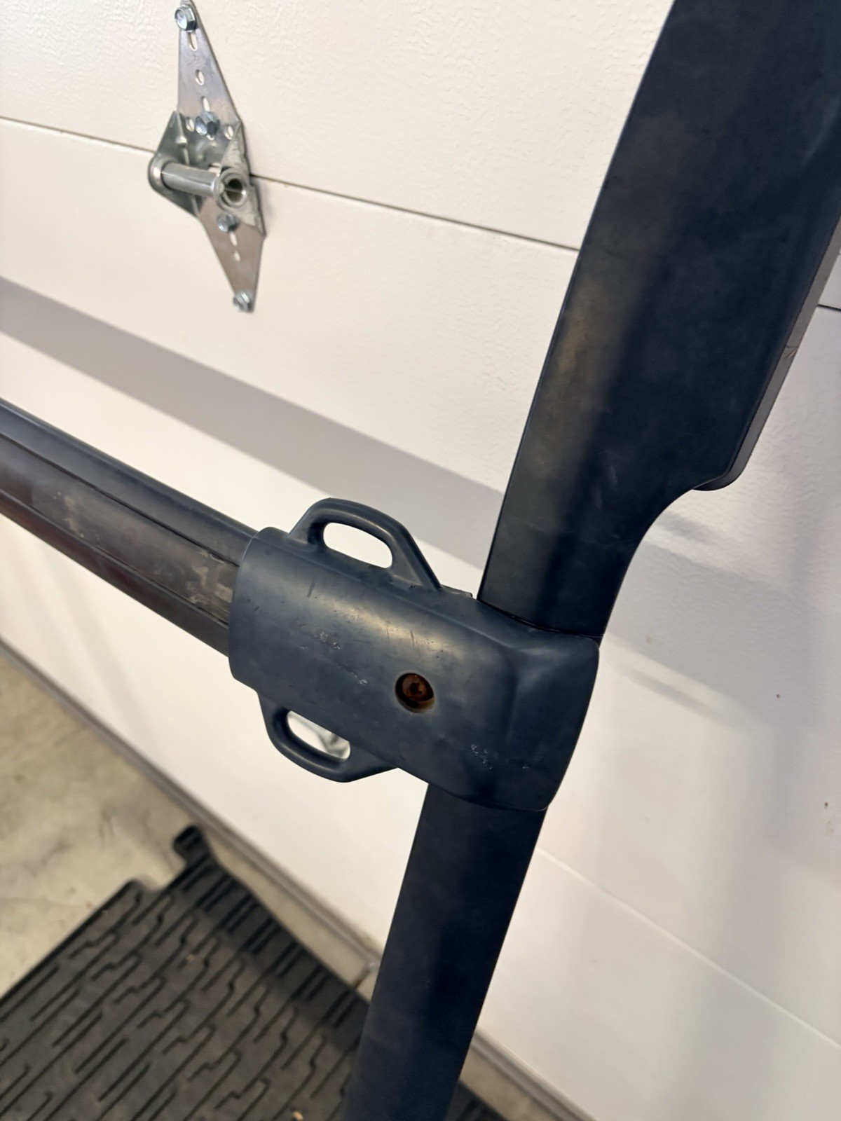 02-07 Subaru Impreza Wagon Left & Right Complete Rack