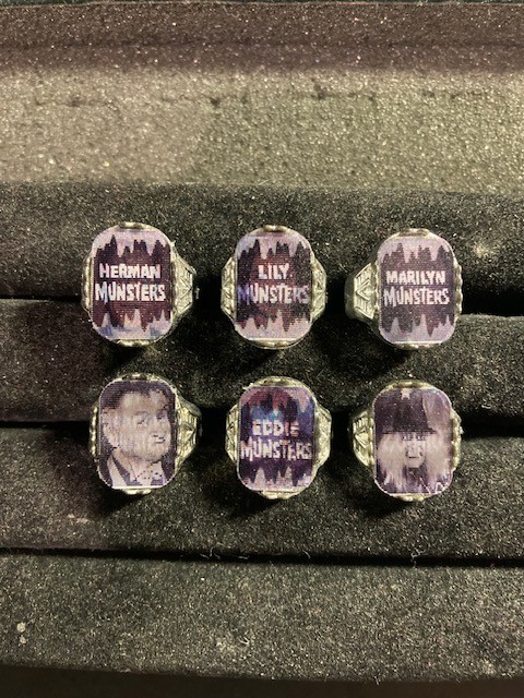The Munsters Vending Style Flicker Flasher Repro Ring Set , Lavender 6 Rings