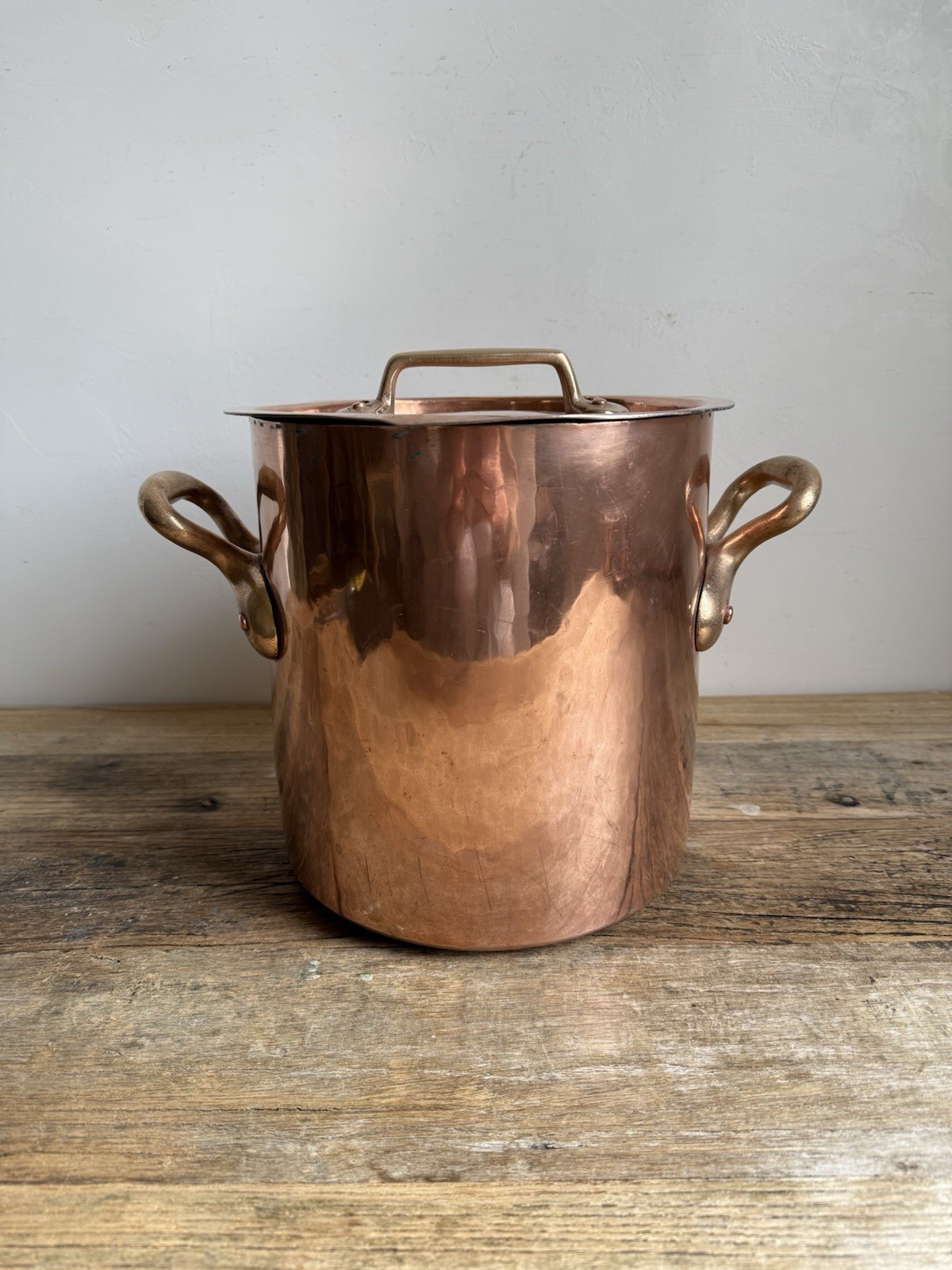Gorgeous Hand Hammered Antique Copper Stock Pot with Lid - Dovetailed - 22cm