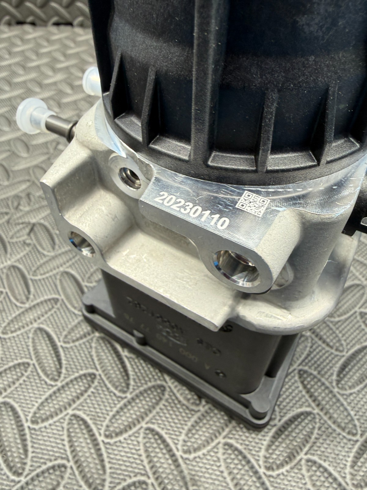 Genuine Detroit Diesel EA0001408078 Diesel Exhaust Fluid Pump Supply Unit