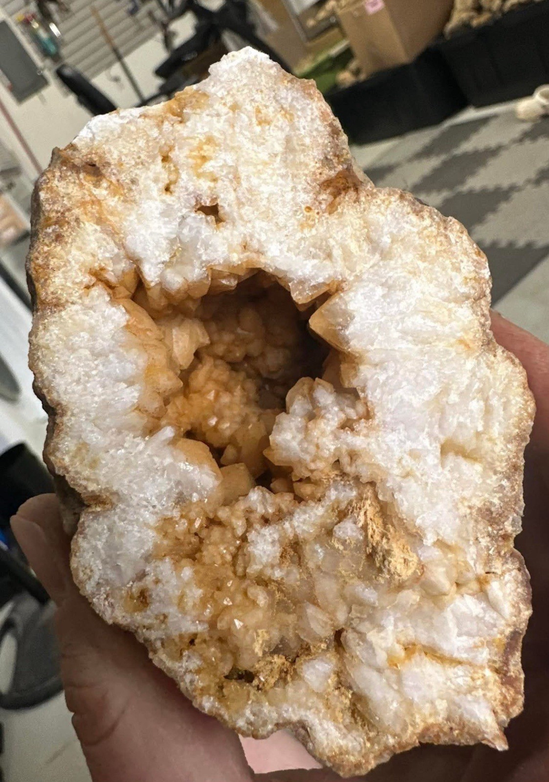 Box Of 10 Whole Natural Kentucky Geodes. FAST FREE SHIPPING! Read Description.