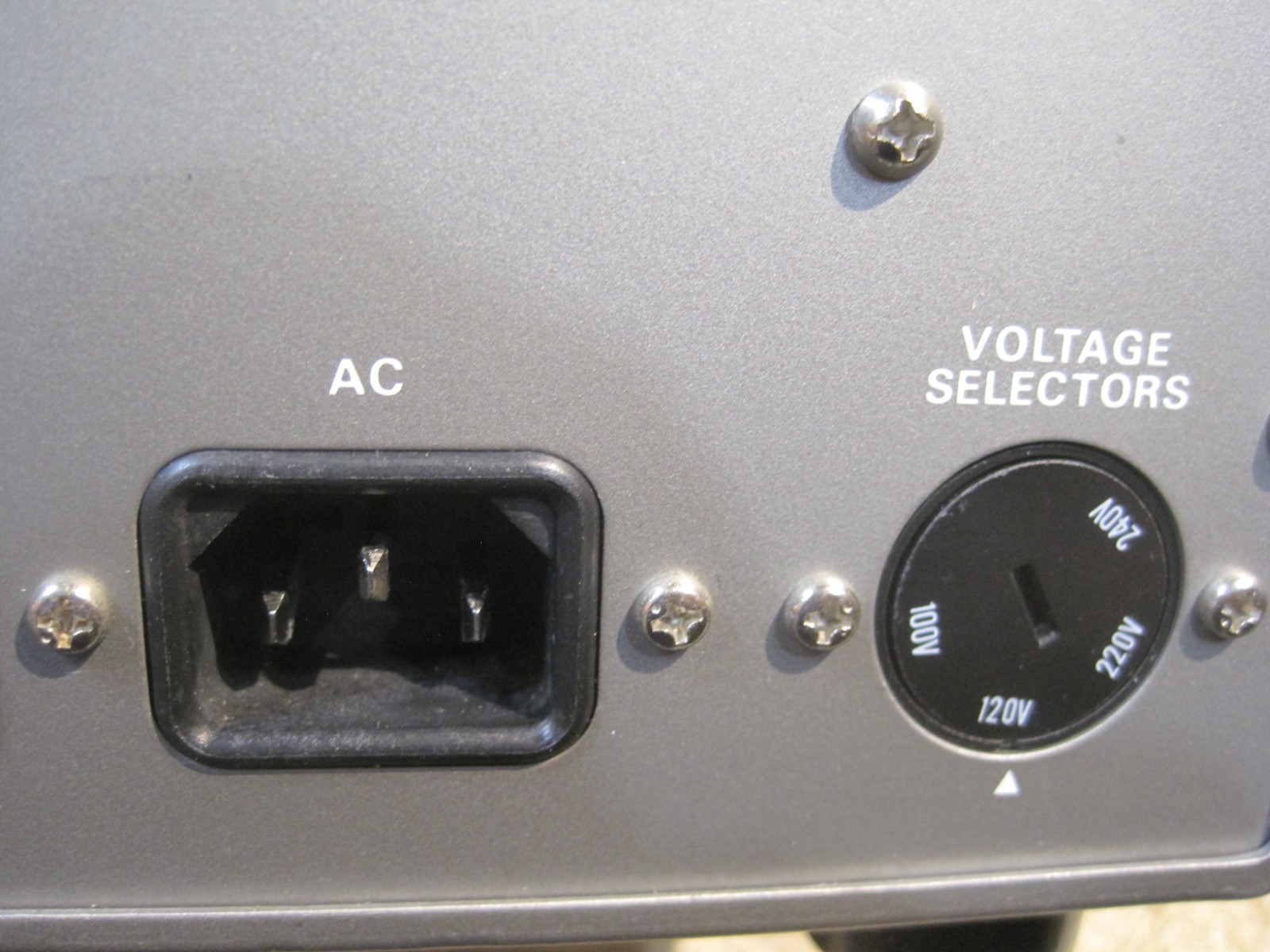 Kenwood Model R 600 Communications Receiver