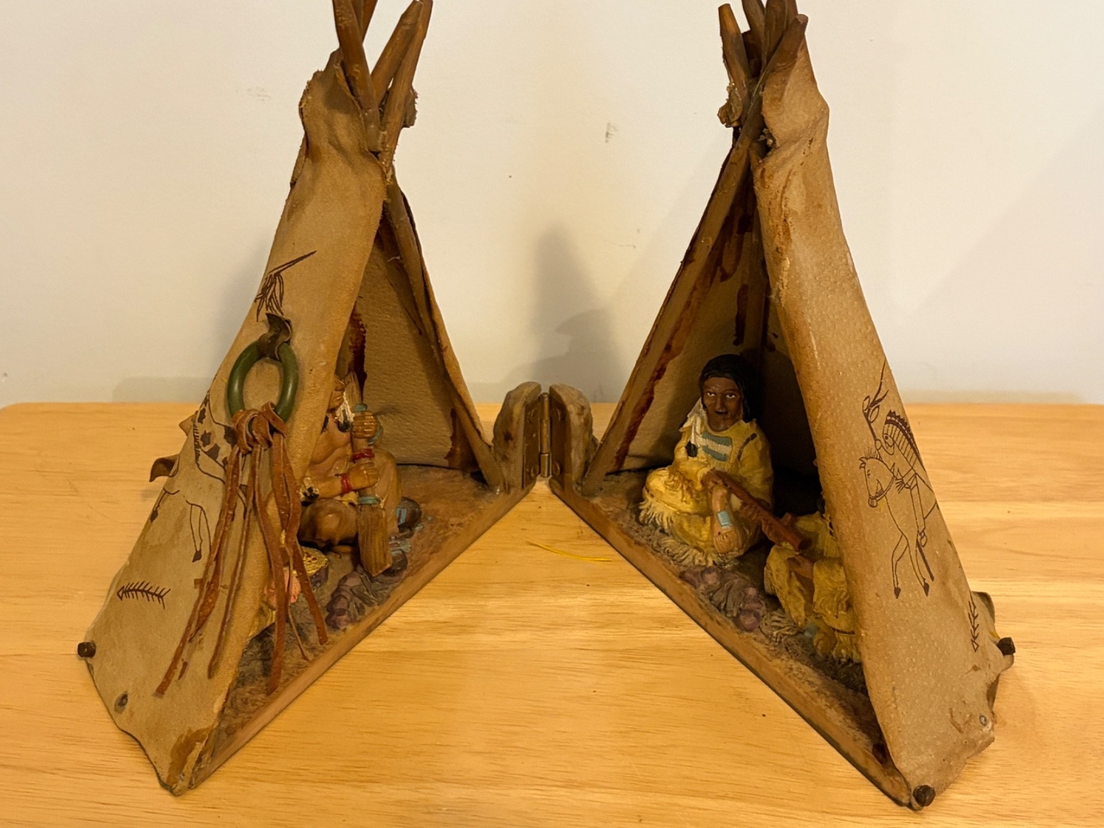 Native American Family w/ Chief Teepee Opens Cooking Working Hinged 16"x 9" NICE