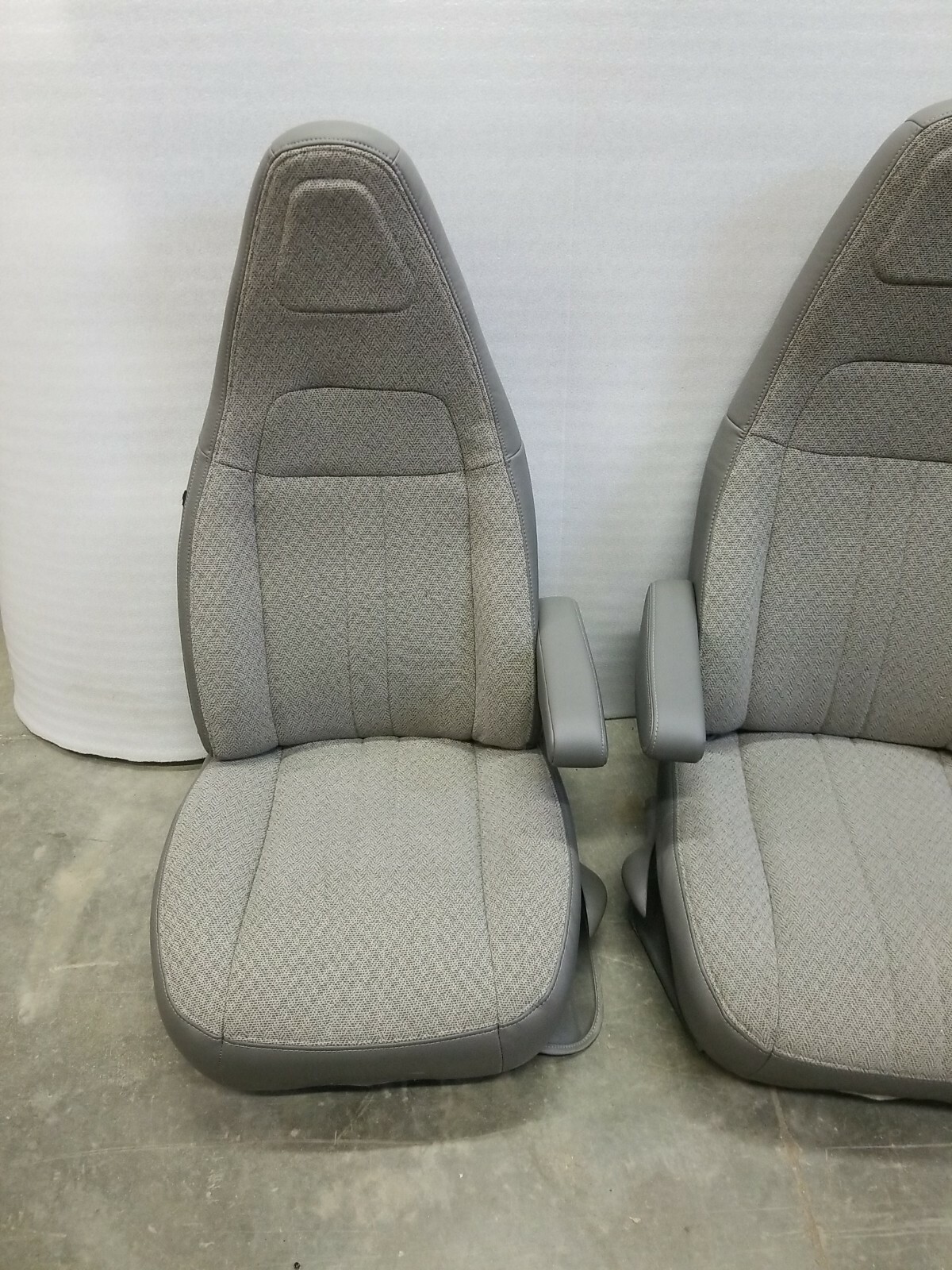 97-23 Chevy Express/GMC Savana Van Pair LH & RH Gray Cloth Power Bucket Seats