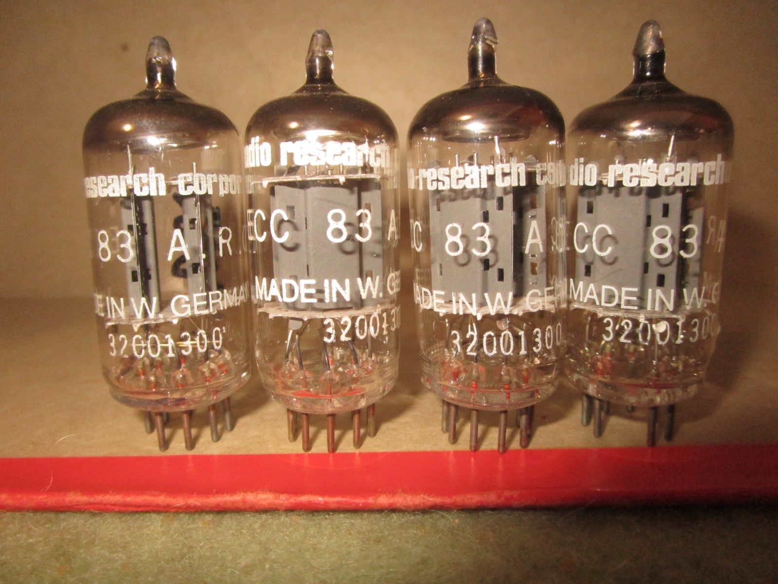 (4)  Matched  NOS  110%  Yugoslavia /Telefunken     12AX7/ECC83     Audio  Tubes