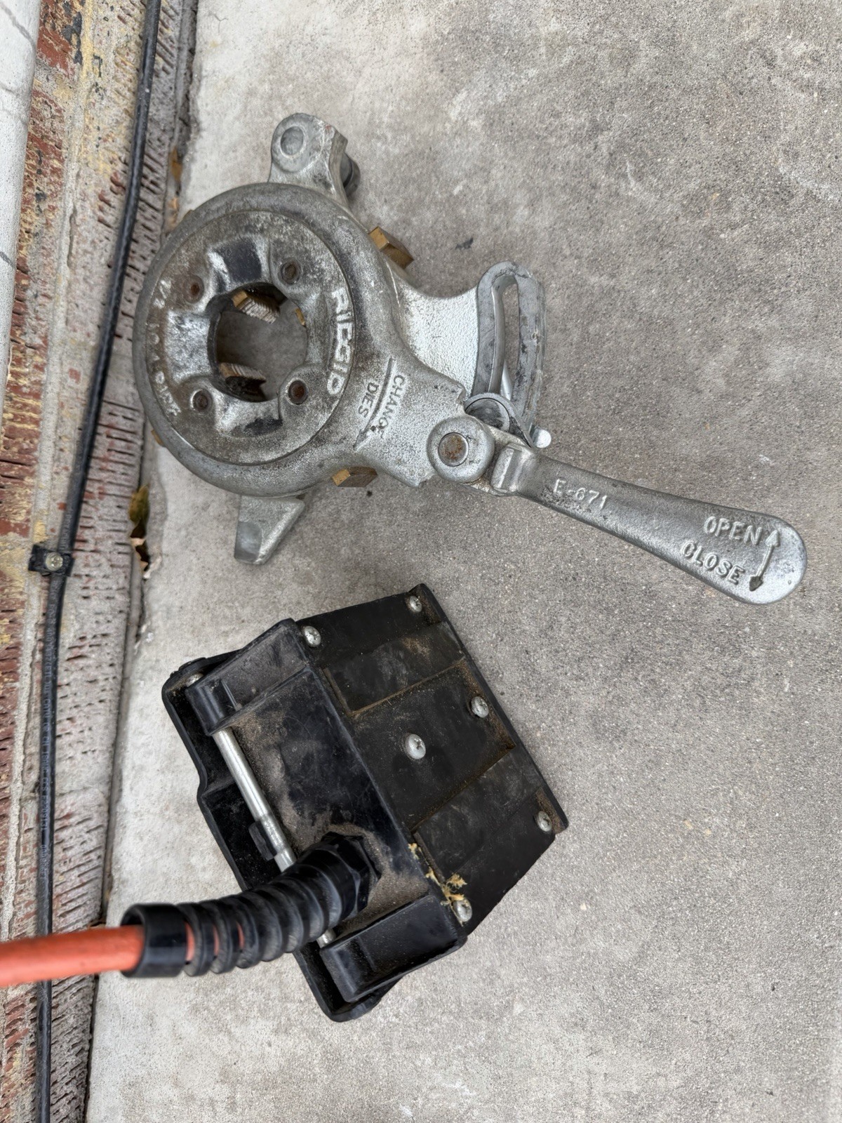 RIDGID 1210 PIPE THREADING MACHINE 110V WITH POWER CORD PEDAL ETC WORKS (READ)