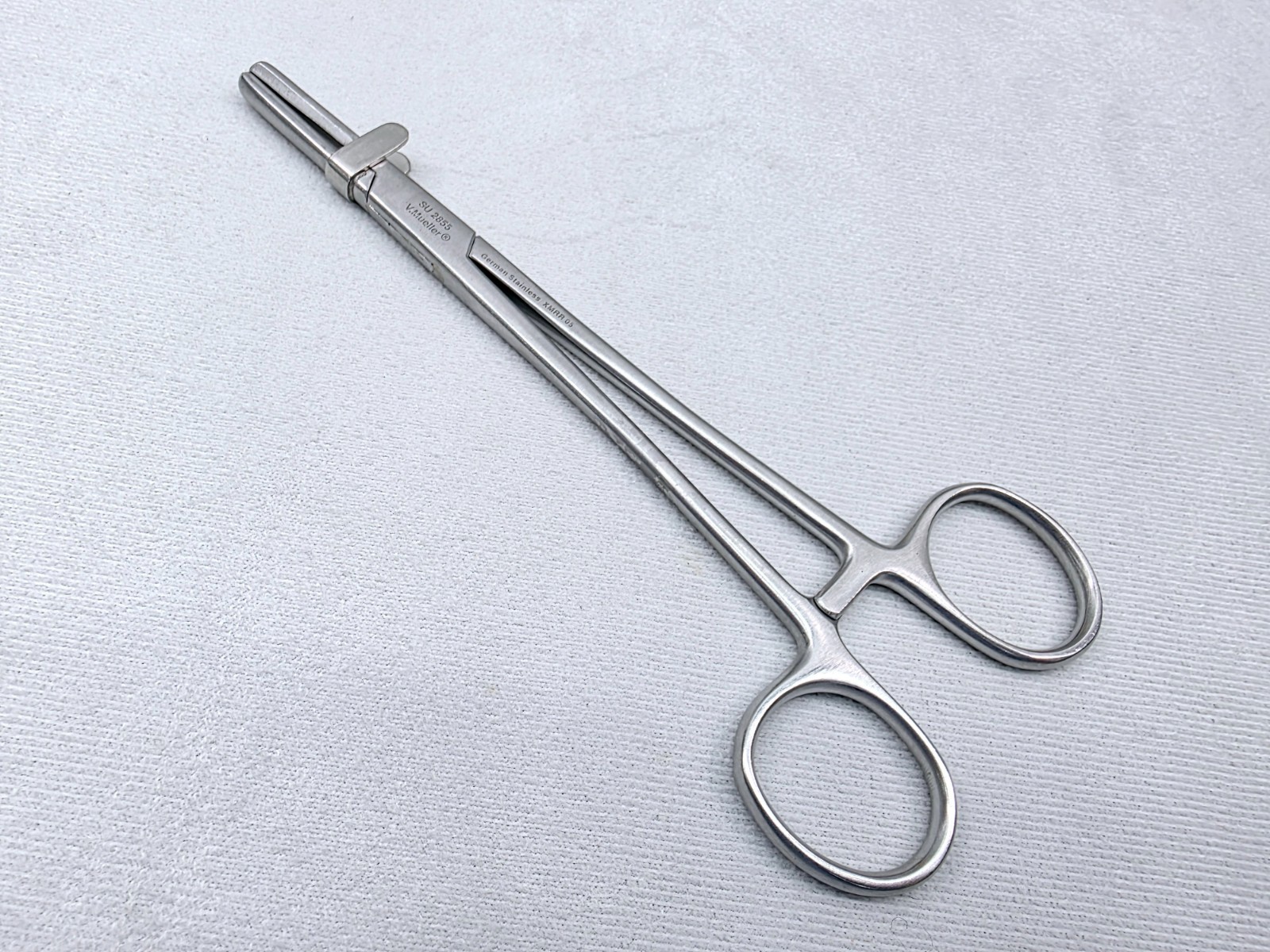 V. Mueller SU-2855 Straight Serrated Tubing Clamp Forceps - Ultrasonic Cleaned