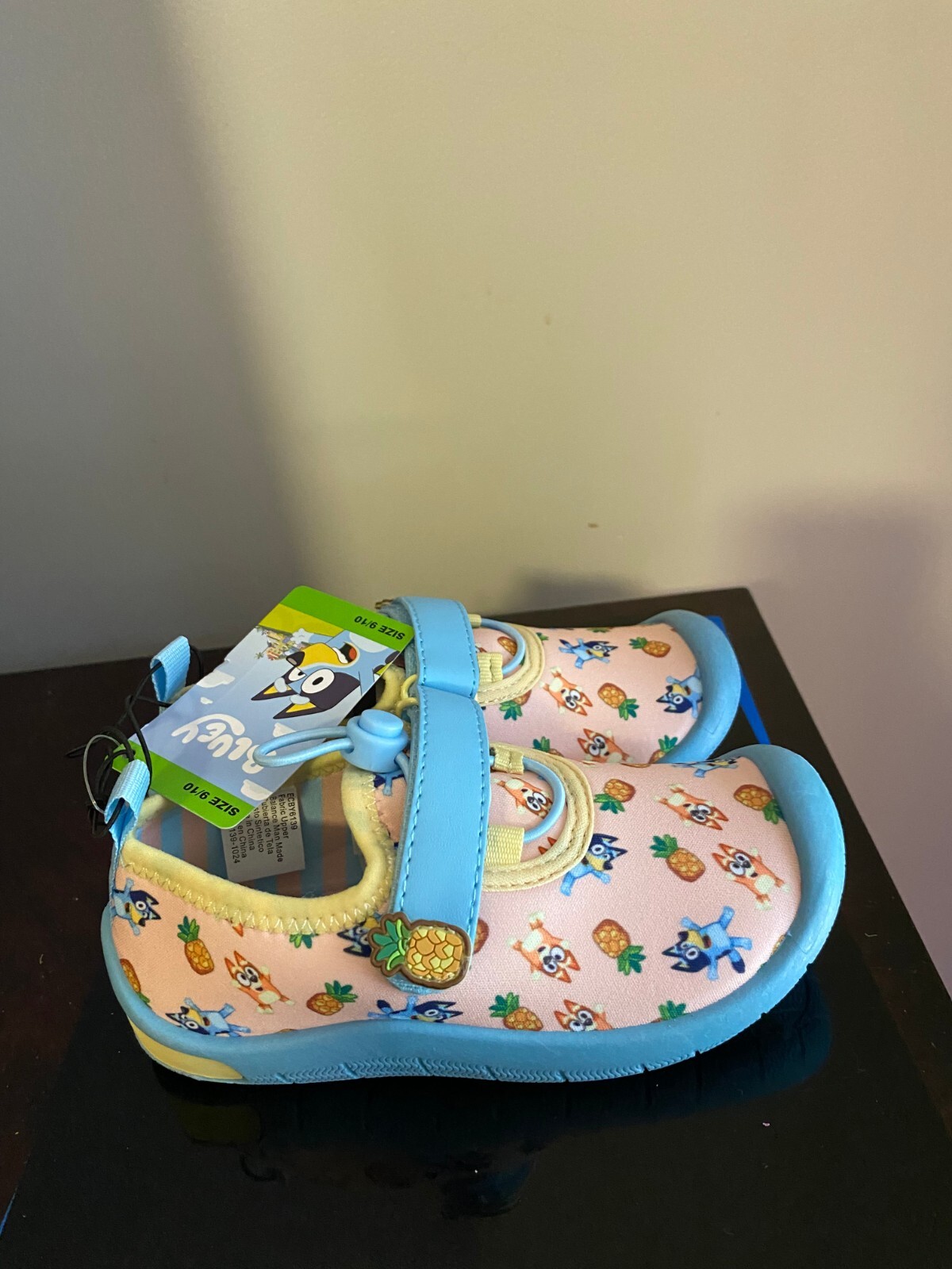 BRAND NEW TODDLER GIRLS SIZE 9/10 BLUEY WATER SHOES