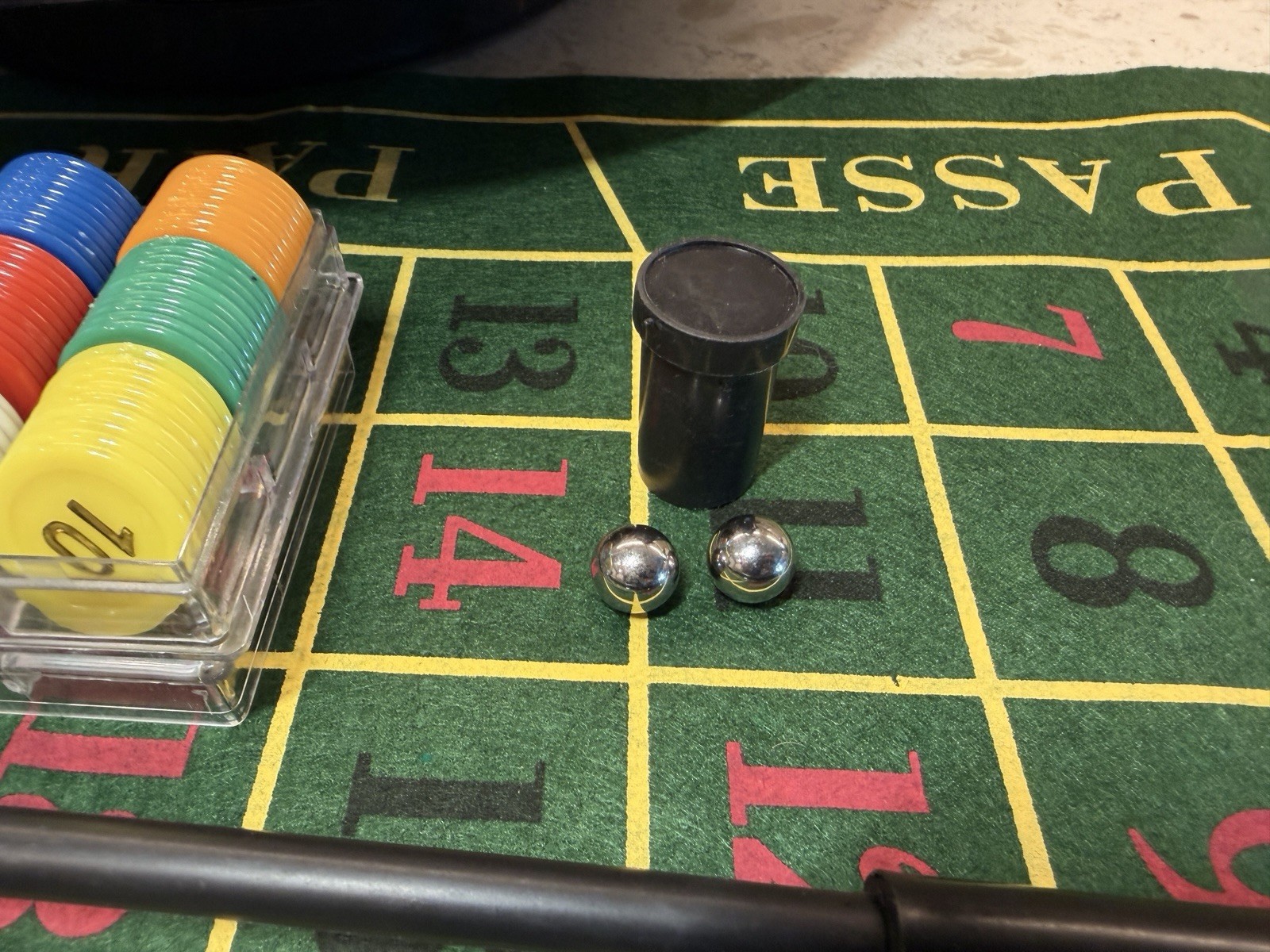 16 Inch Roulette Wheel Game Set with Game Layout, Mini Chips, Rake