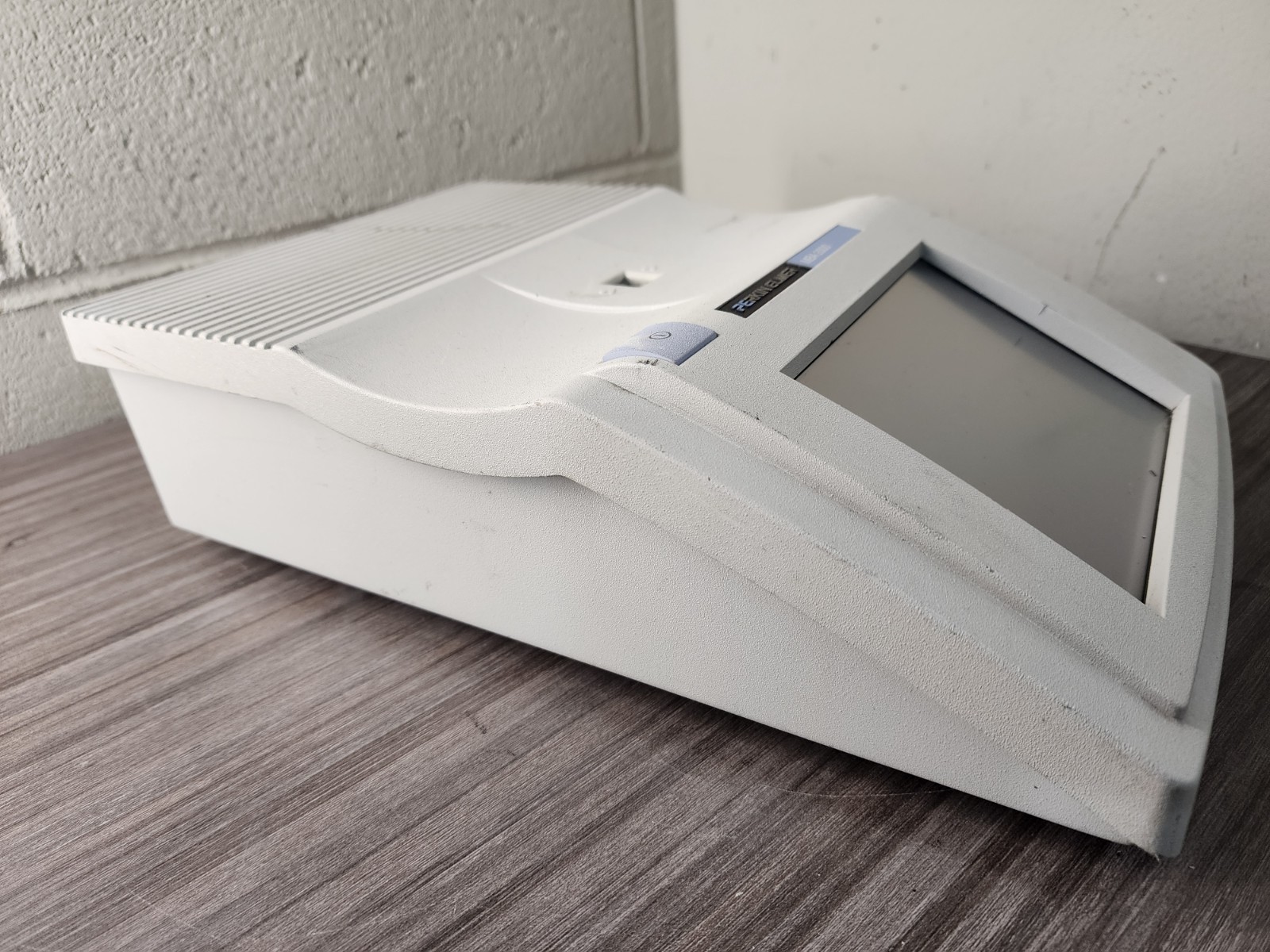 Perkin Elmer MBA 2000 UV/VIS Spectrometer N402-0050