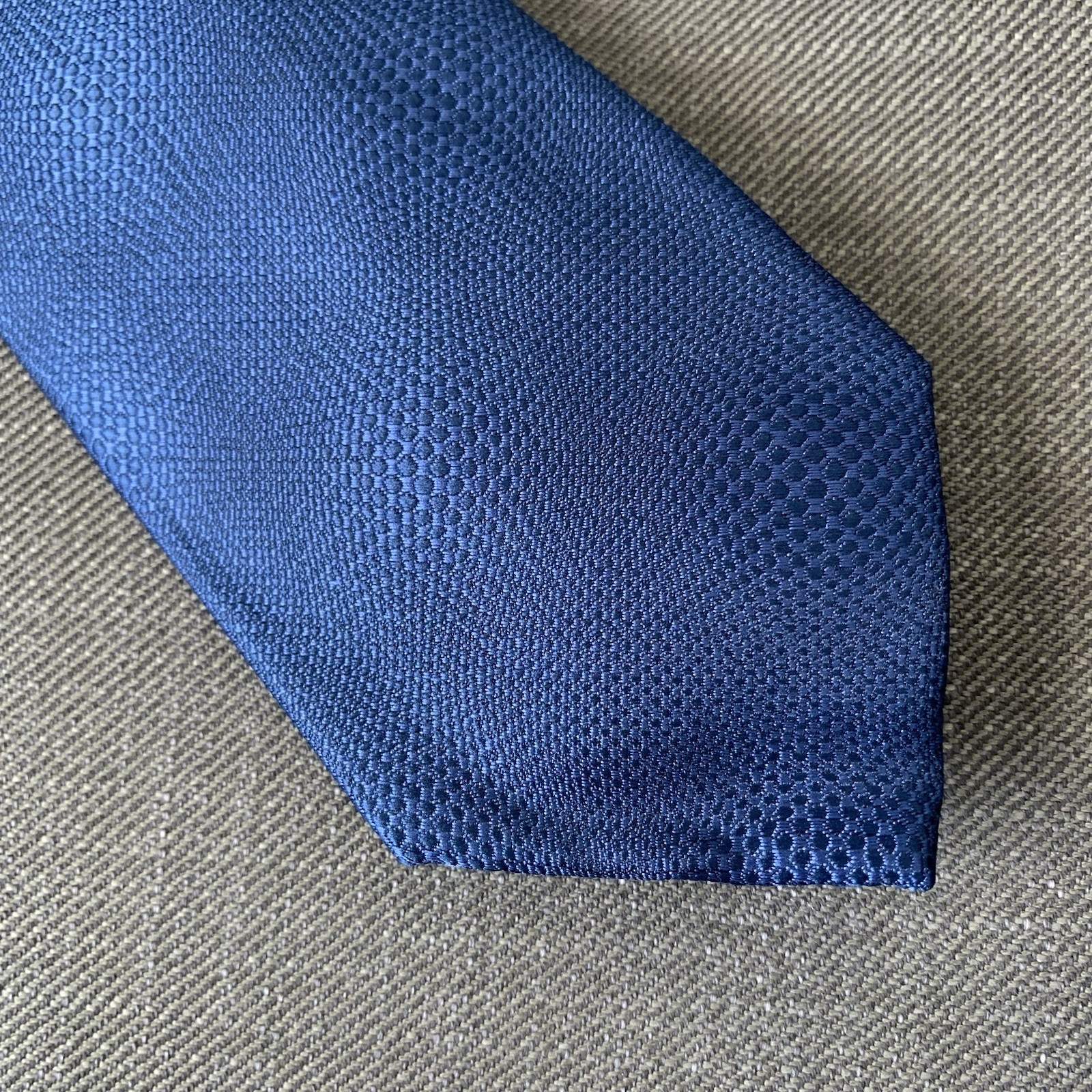 Perry Ellis Men's Neck Tie Navy Blue Barden Solid Geo MSRP $55