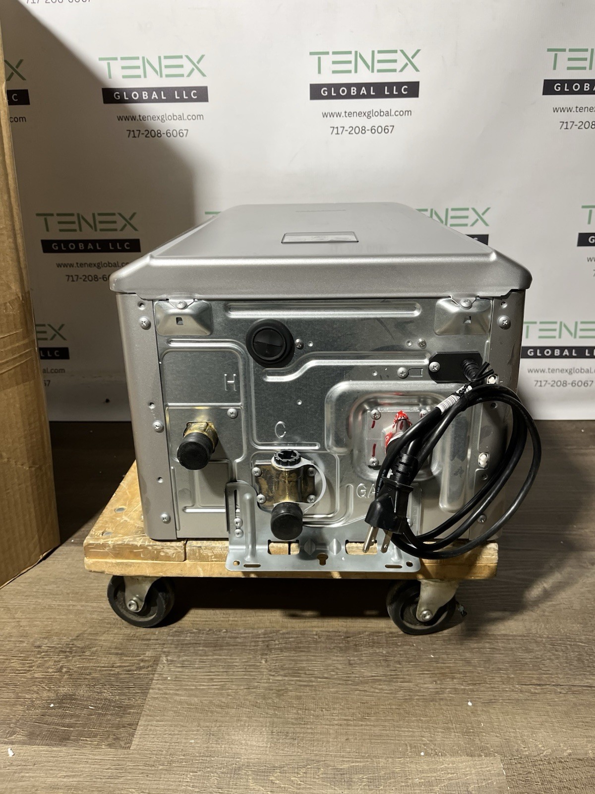 Rinnai RE140iN Indoor Tankless Water Heater 140k BTU Natural Gas (B-28 #1779)