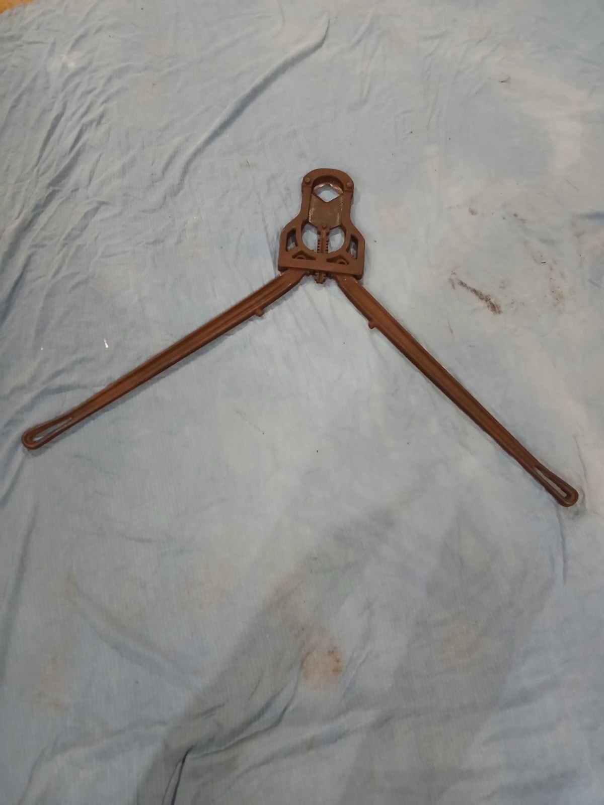 Vintage Cast Iron Bull Cattle Dehorning Horn Cutter