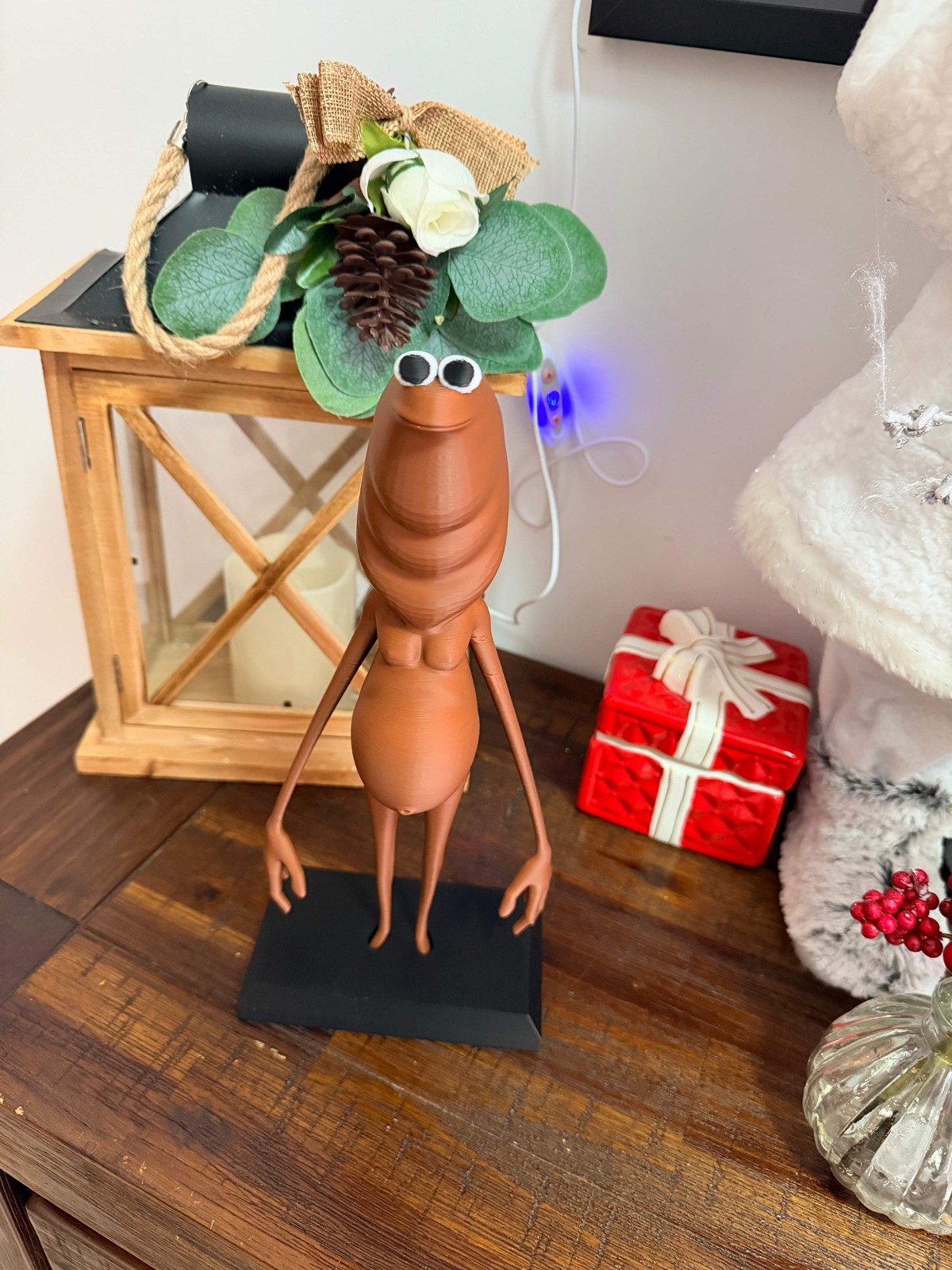🐛 Marcus the Worm – Figurine - With Stand (Super Size)