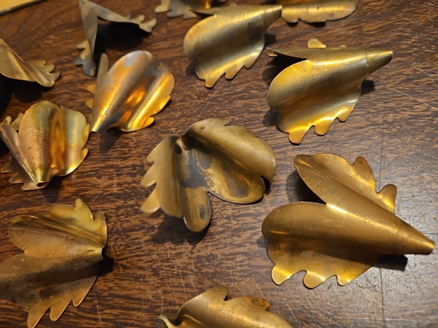 Lot Of 20 Wavy Fluted Leaf France Vintage 60s Brass Stampings Findings Jewelry