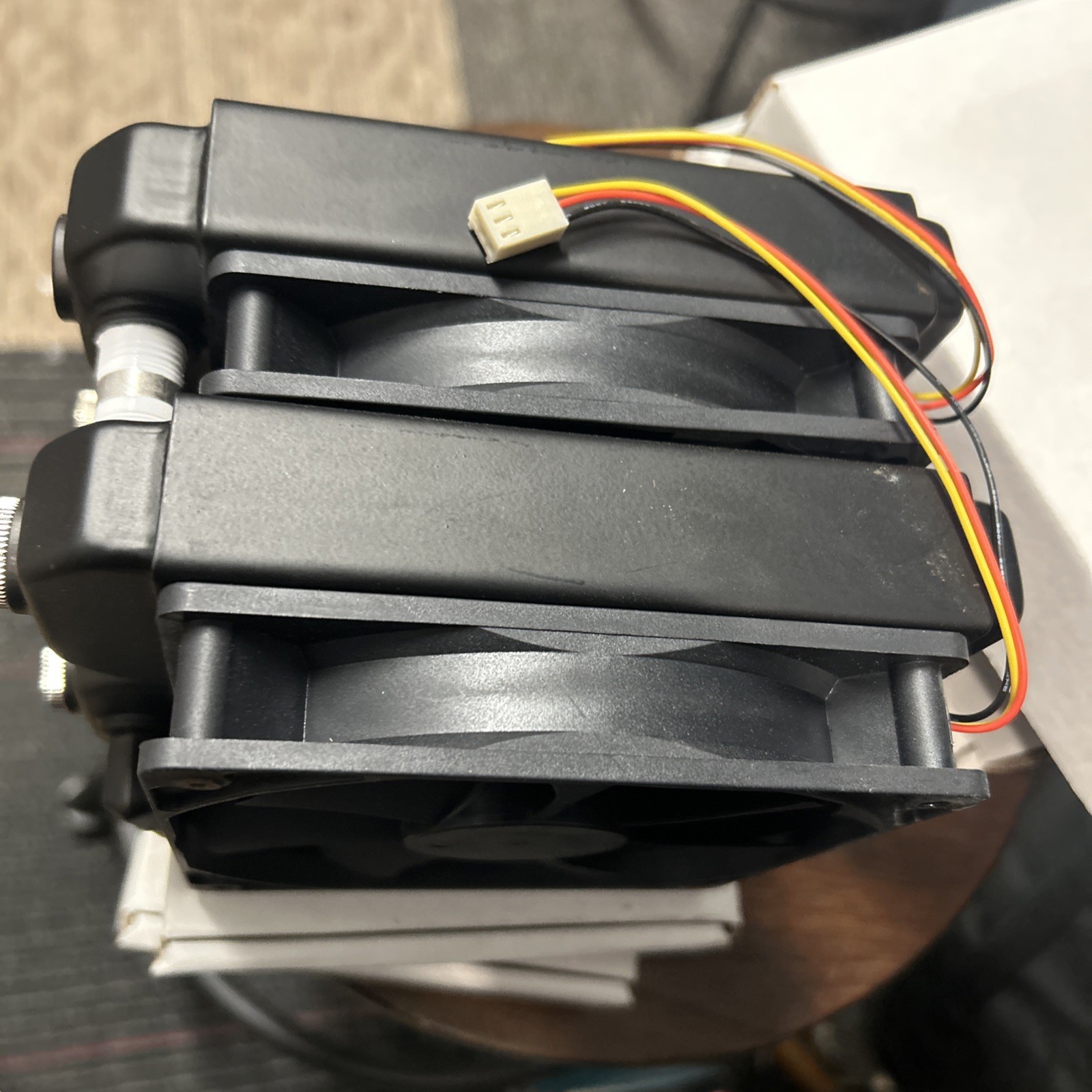 Compact 8 Pipe Aluminum Water Cooling Radiator w/ High Speed Fan Black 1747276