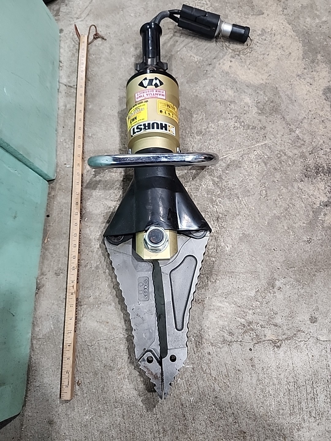 Hurst Hydraulic Jaws of Life Combi Tool Spreader / Cutter w/ Quick Connect Used