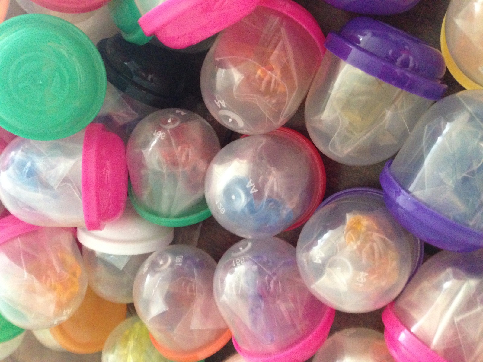 1 inch 1" 1.1" Bulk Vending Machine Acorn Capsules STICKY HANDS TOYS 250 pieces