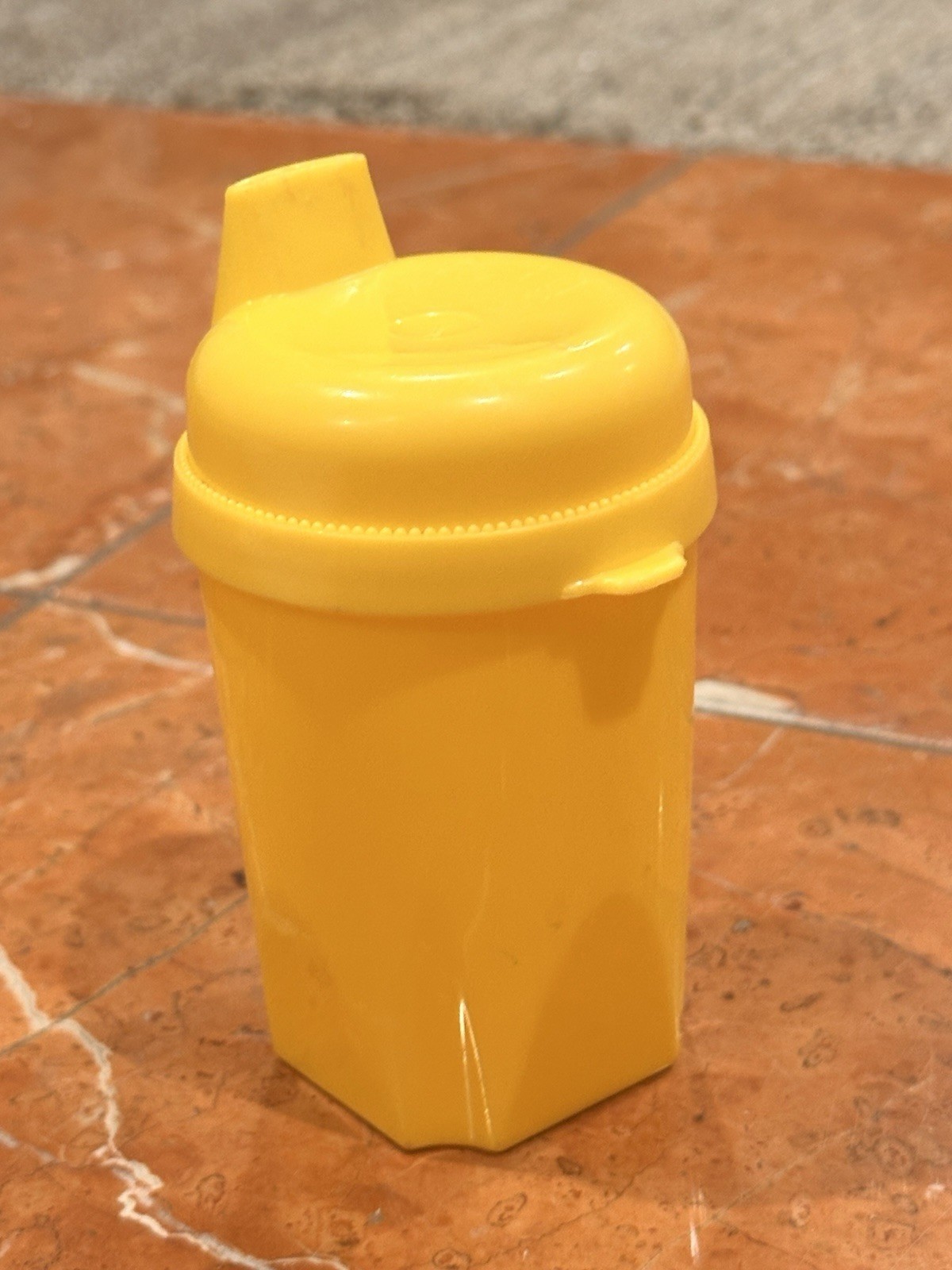 VINTAGE 1960S MCM YELLOW GOLD DUCK TODDLER CHILD SIPPY CUP W/ LID DARLING VGUC Y