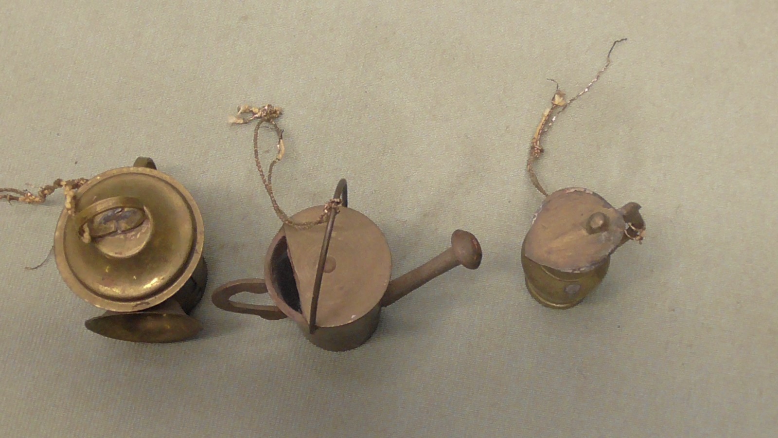 VINTAGE / ANTIQUE MINIATURE BRASS LAMP watering can and pitcher