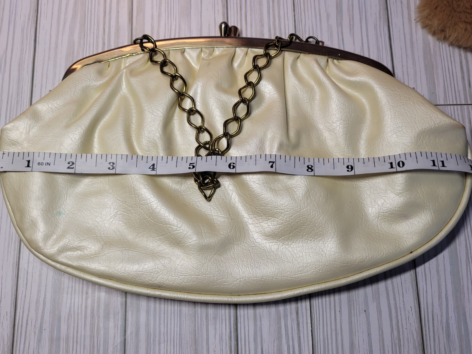 Vintage 1950s 1960s Cream Satin Clutch Purse Gold Chain Kiss Lock