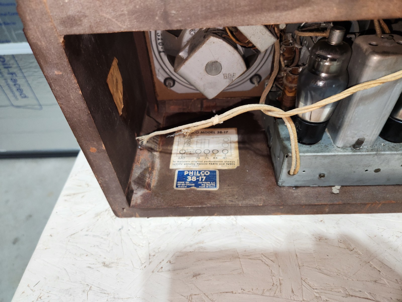 PHILCO Art Deco Table Top Radio ~ Model 38-17 ~ 1938 ~ WOODEN Cabinet