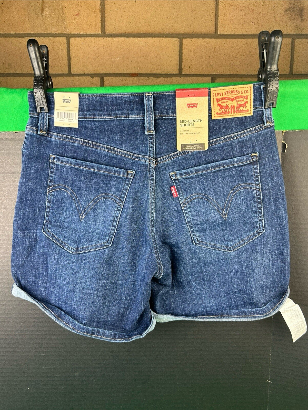 Levi's Women's Mid Length Shorts Size 31 Dark Wash