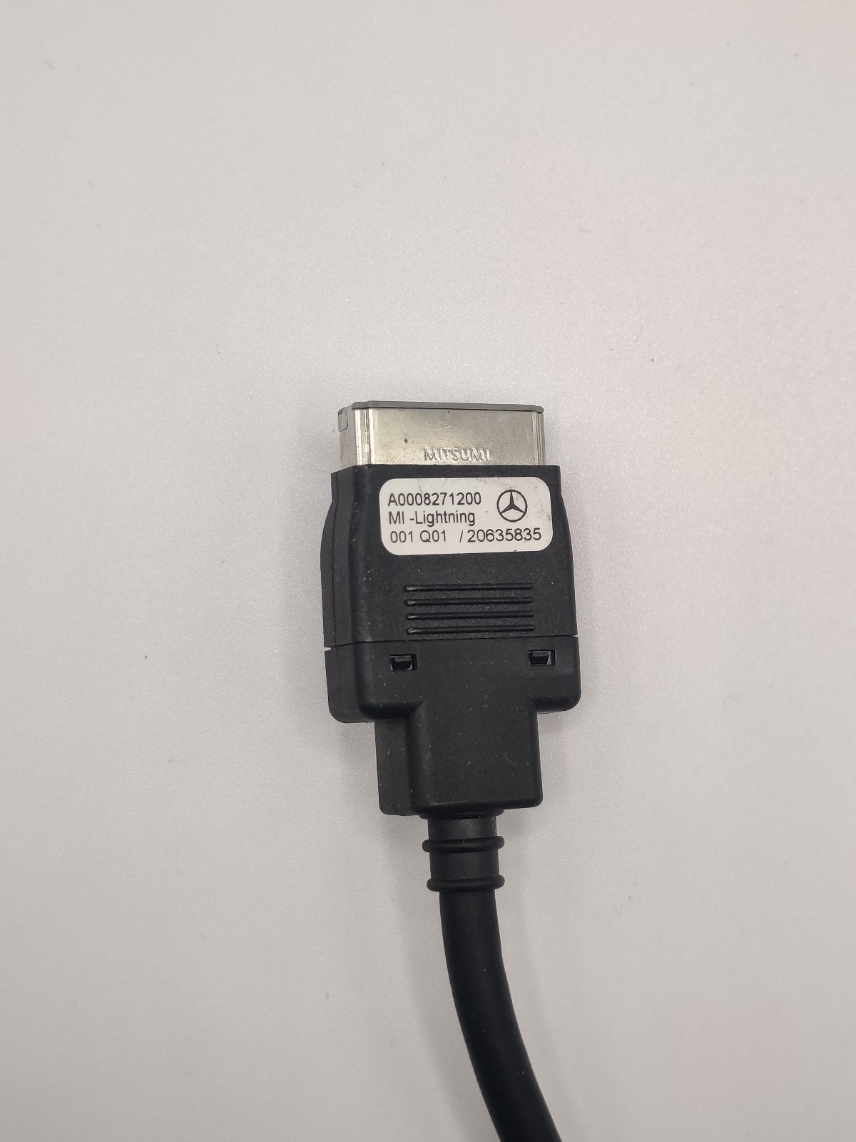 OEM MERCEDES-Benz iPod®/iPhone® Interface Lightning Cable A0008271200