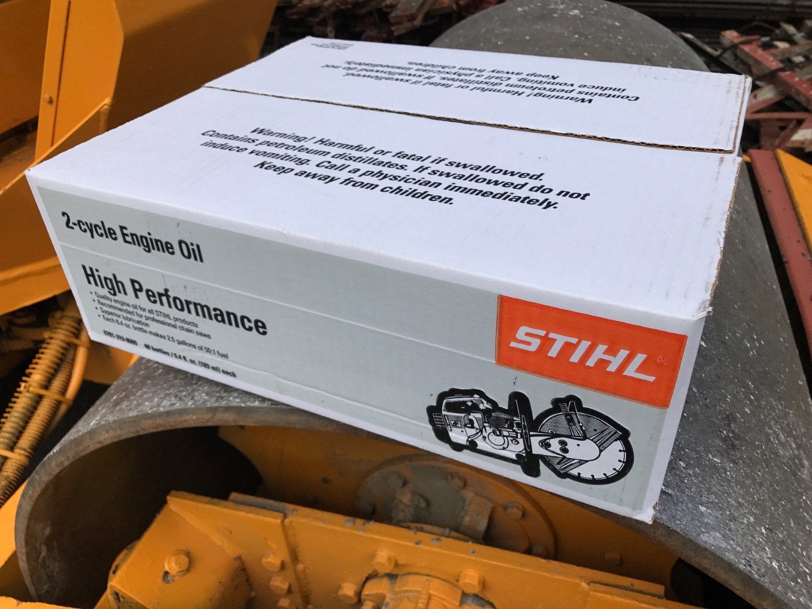 STIHL HIGH PERFORMANCE 2-CYCLE ENGINE OIL, 2.5 GAL MIX 6.4 OUNCE BOTTLES, 48 CS