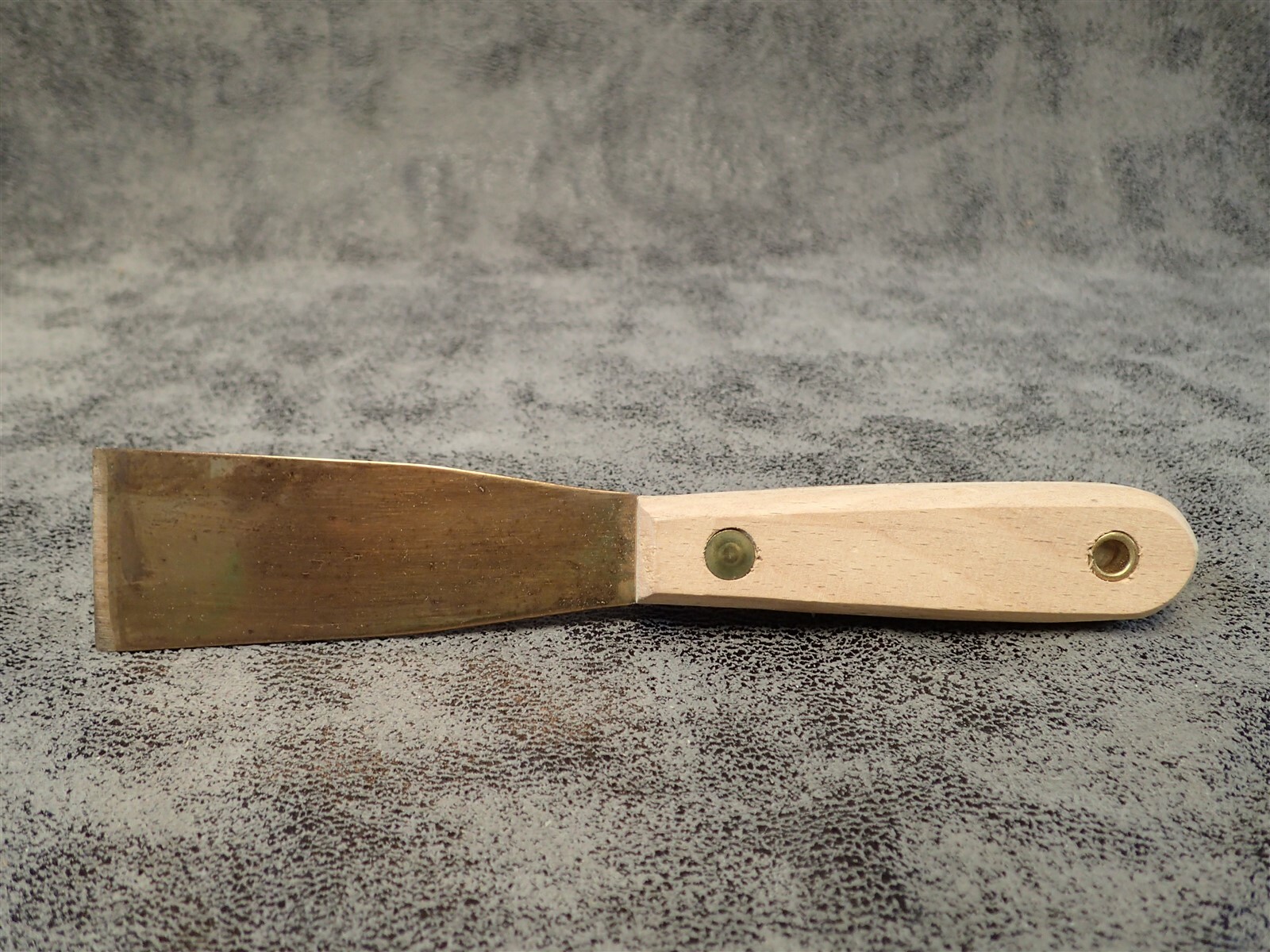 K-21 AMPCO BE-CU 1-3/8" Beryllium Copper Putty Knife w/ Wood Handle (BN148)