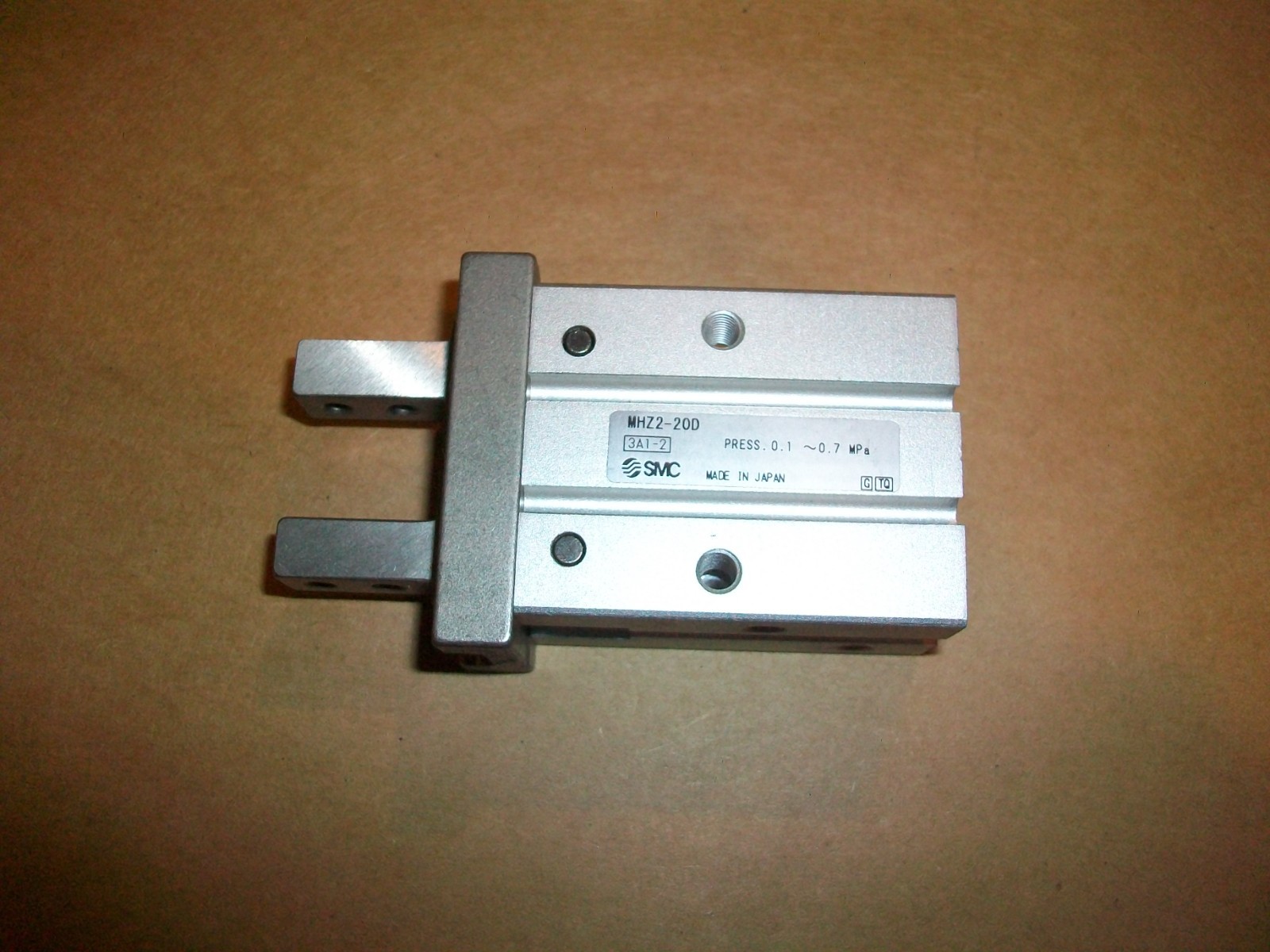 SMC MHZ2-20D   20mm Pneumatic Parallel Gripper    NEW