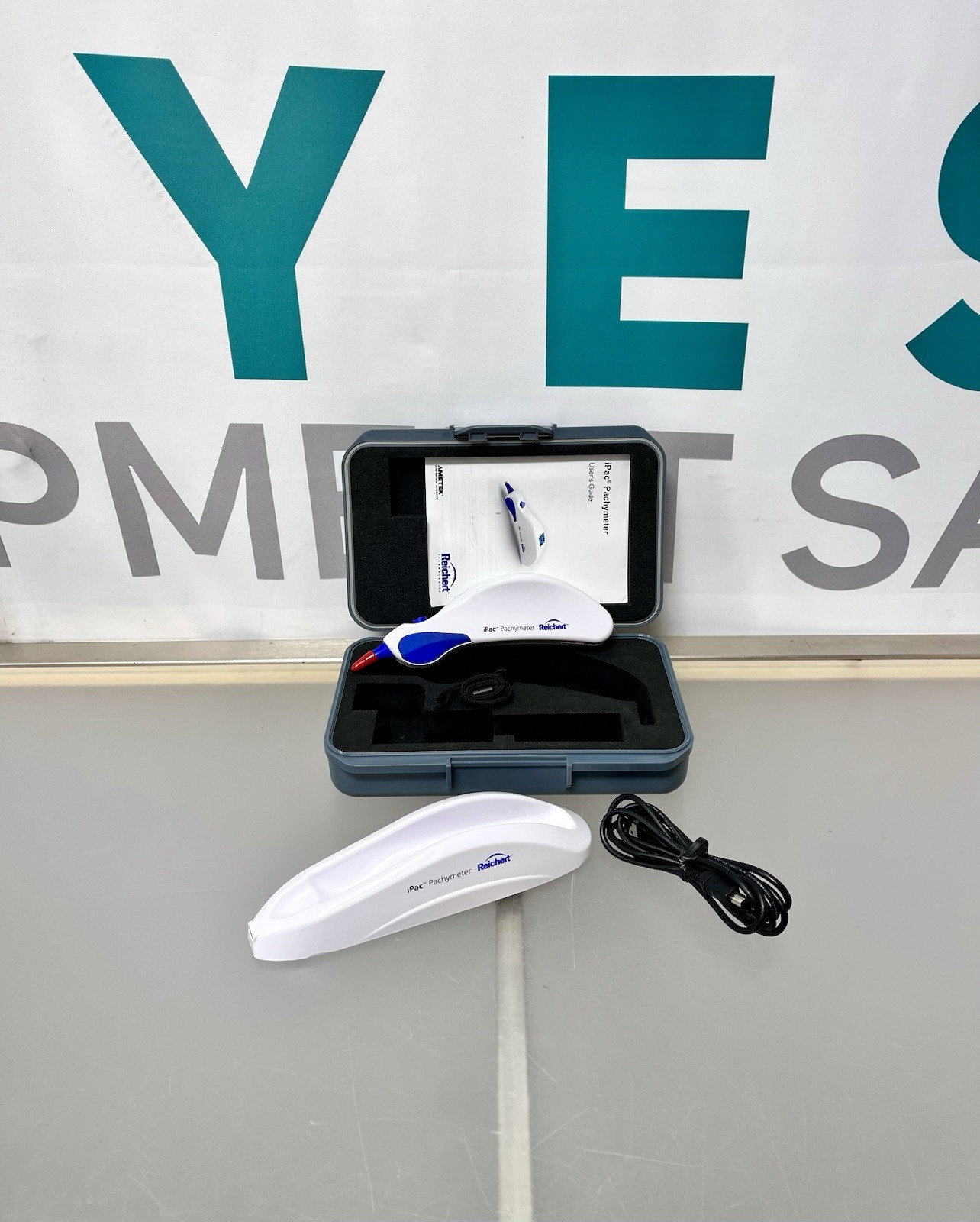 Reichert iPac Pachymeter w/ Charging Cradle, Case