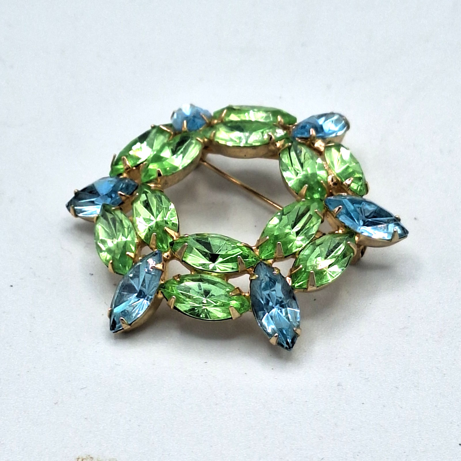 Gold Tone Blue & Green Uranium Glass UV Reactive Brooch Unsigned Wreath 2"